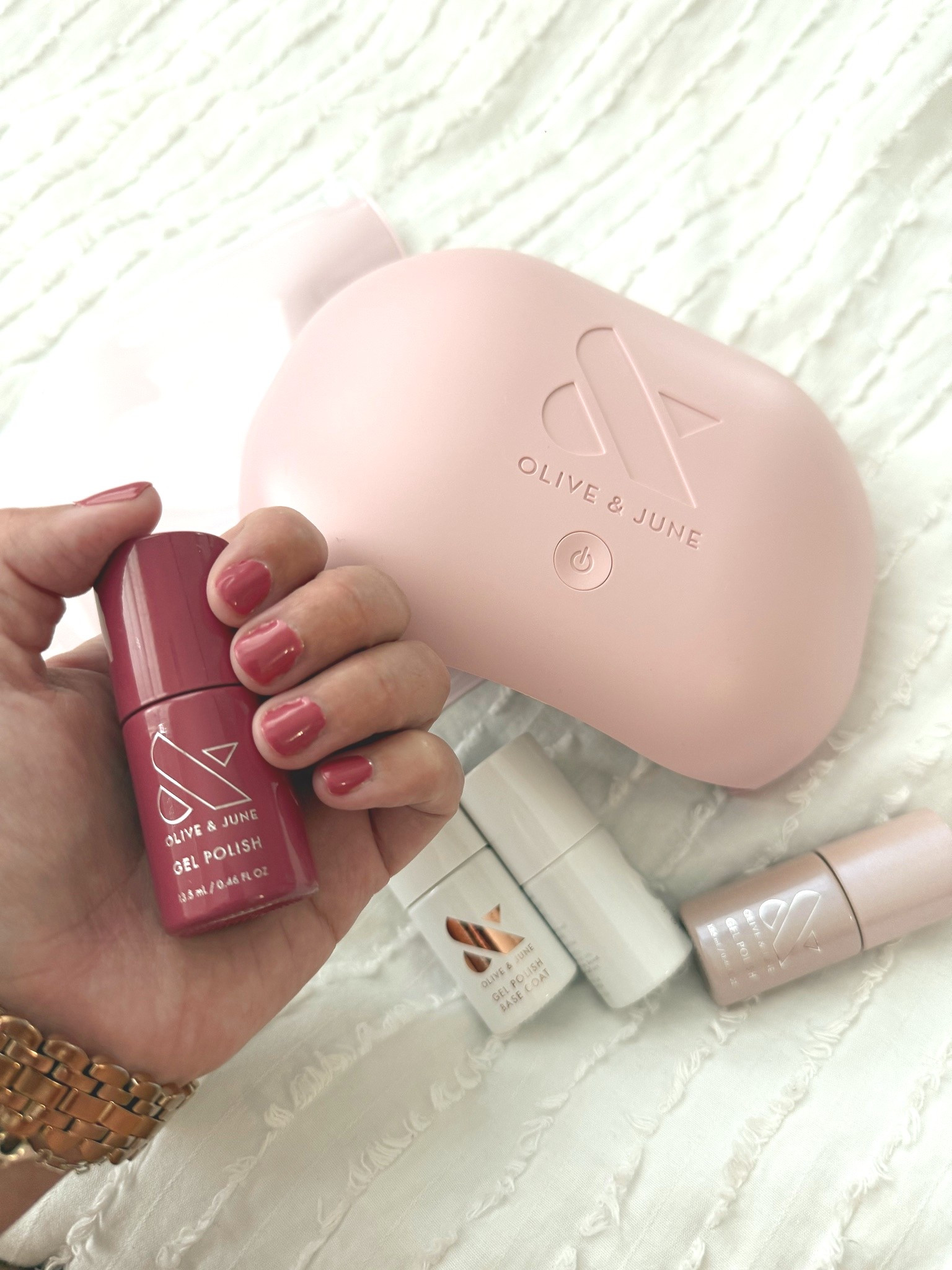 could not be more obsessed with this gel nail set from Olive & June - it’s lightweight (and pink!) so it’s perfect for on-the-go and doing your nails anywhere. 

I took it on our trip to Texas and it was perfect for making sure I had summer ready nails the whole trip 🙌🏽

#LTKmomlife #LTKselfcare