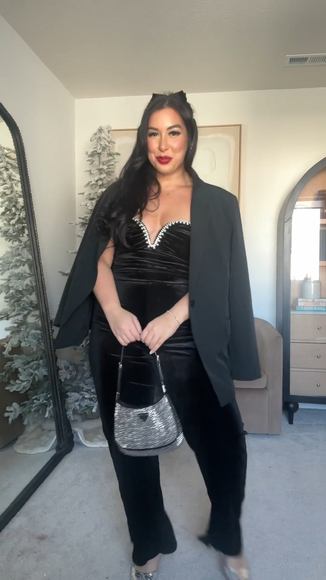Midsize holiday style! Loving this velvet jumpsuit with pearl details!



Midsize fashion, midsize holiday outfit, holiday jumpsuit, midsize jumpsuit, velvet jumpsuit, holiday OOTD

#LTKMidsize #LTKSeasonal #LTKHoliday