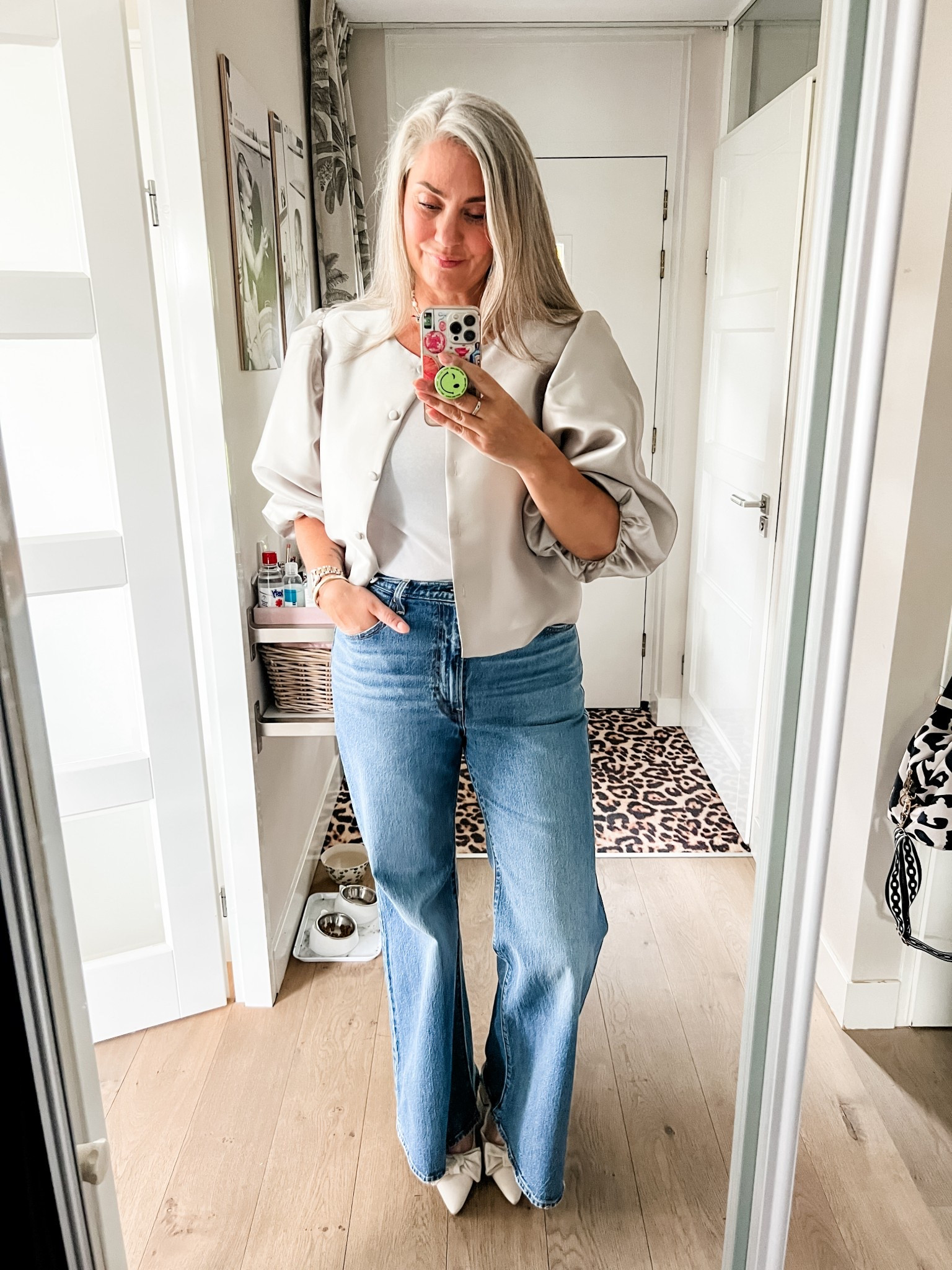 Ootd - Sunday. Levi’s ribcage bell jeans (32/34”), basic white top, champagne colored jacket with puff sleeves (Norah 42/44), statement necklace, linnen look slingback heels with bow detail. 



#LTKeurope #LTKspring #LTKnederlands