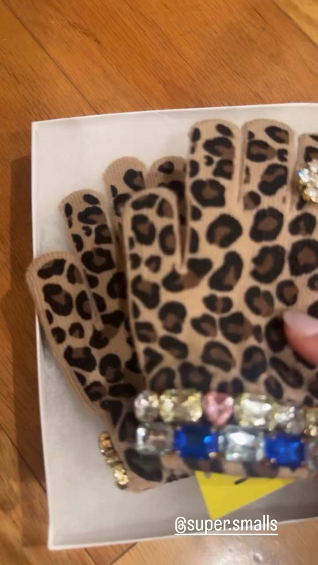 So cute jeweled gloves for kids 