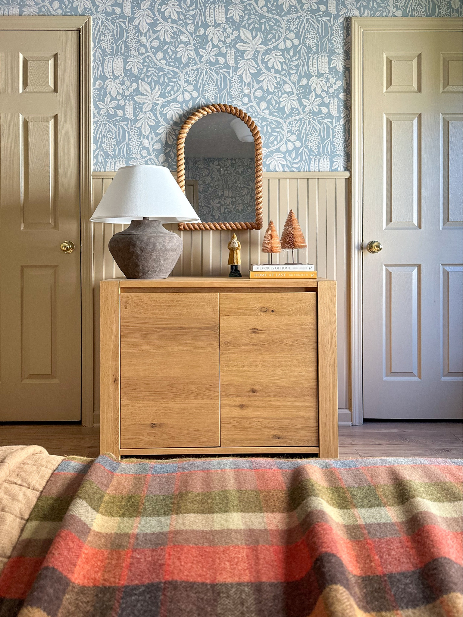 Bedroom design - arched mirror, floral wallpaper, plaid blanket, ceramic lamp

#LTKHome #LTKStyleTip #LTKSeasonal