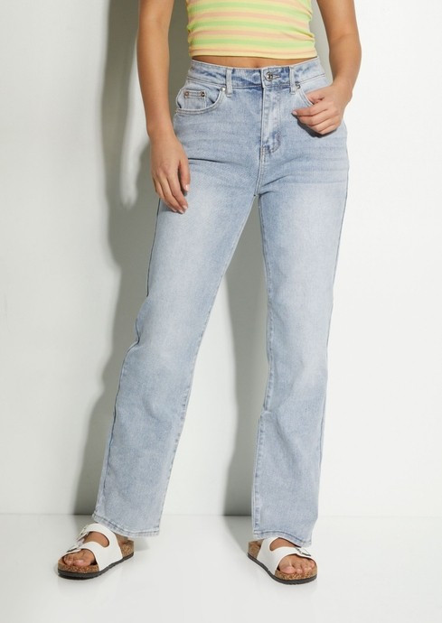 Light Wash High Rise Clean Hem Straight Jeans | rue21