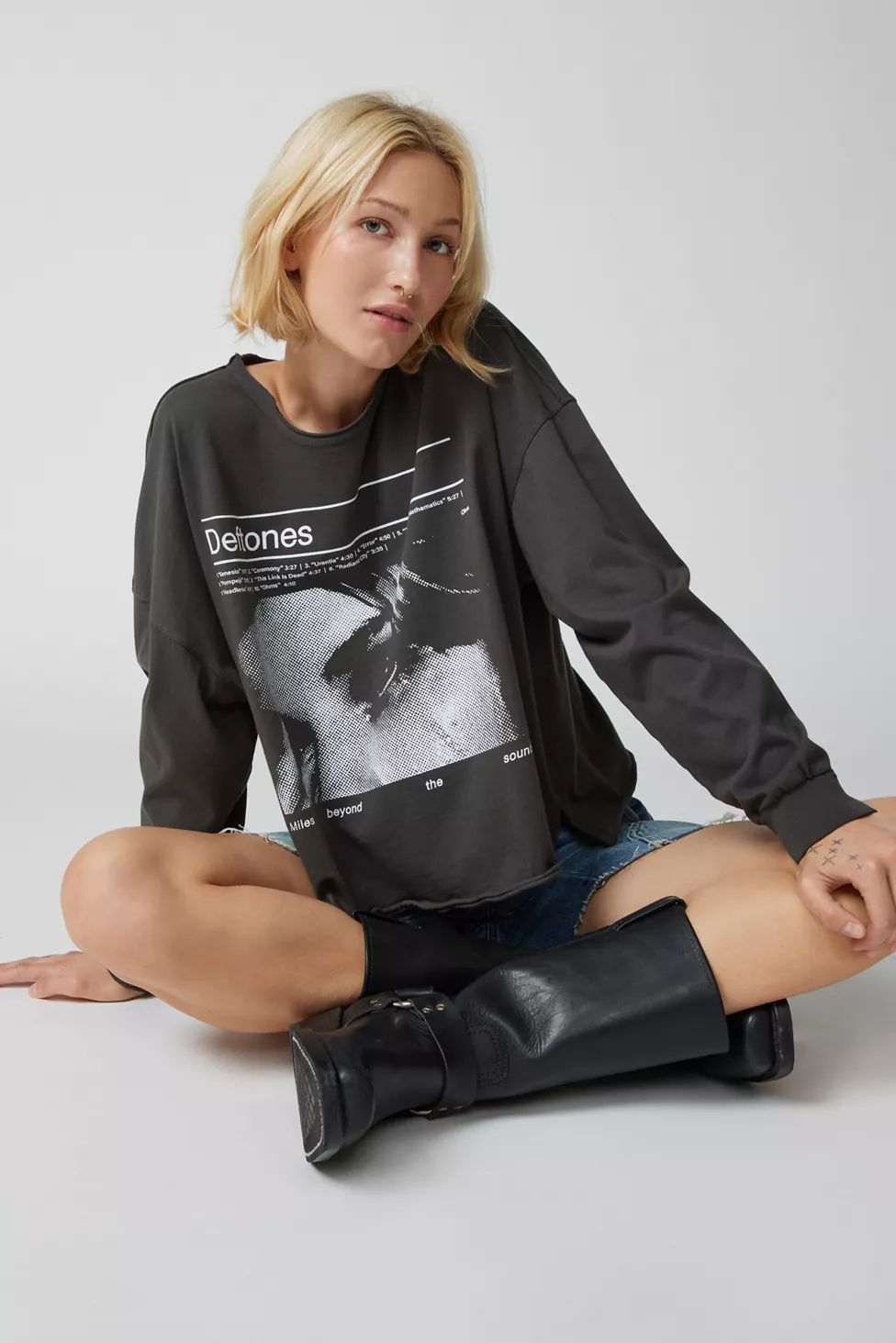 Deftones Boxy Cropped Long Sleeve Tee | Urban Outfitters (US and RoW)