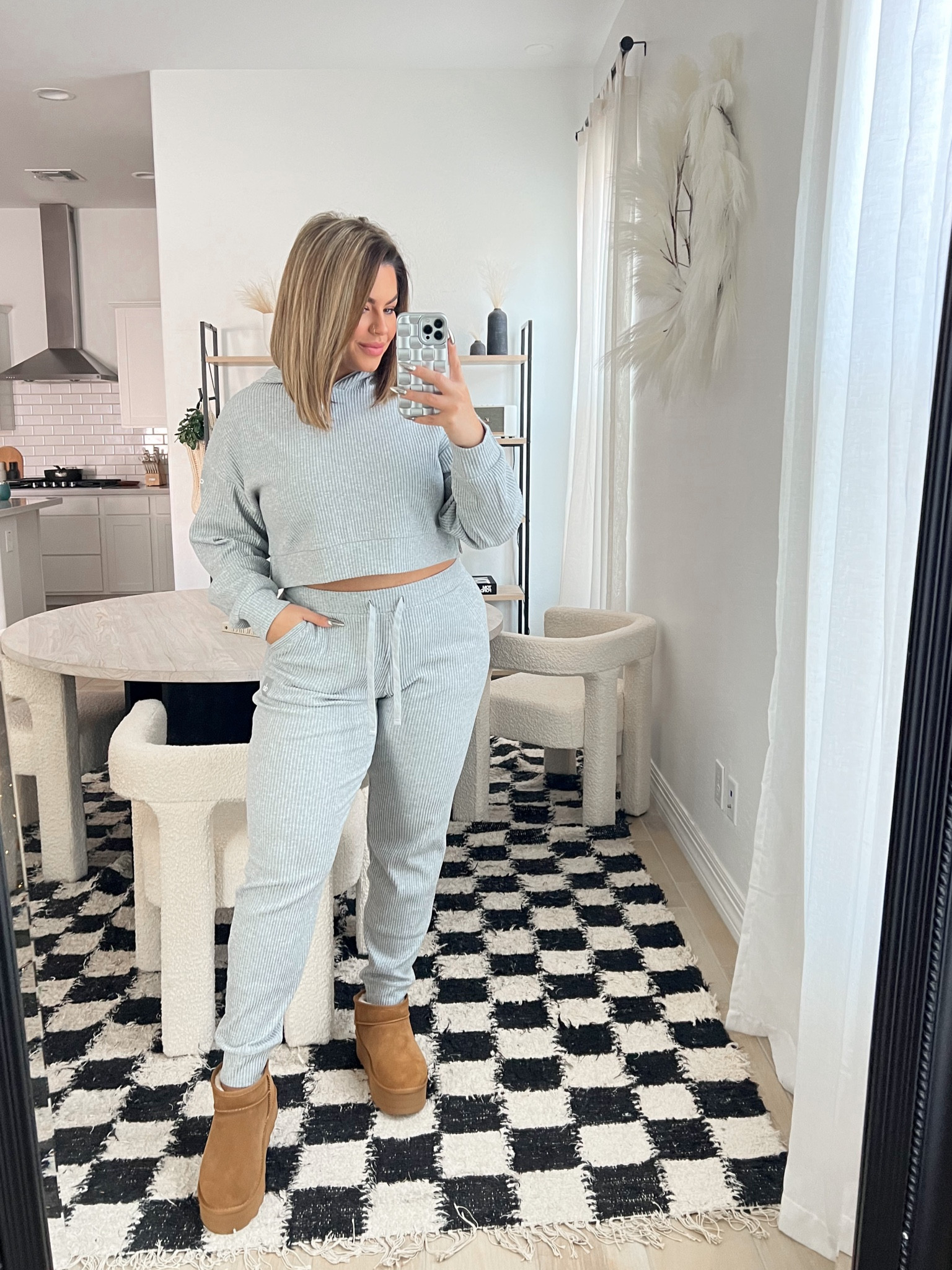 Joggers L 
Top M 
Shoes size down 1/2 size they run big. 
#alo #amazon #joggers #platform #boots 

#LTKFind #LTKfit #LTKcurves