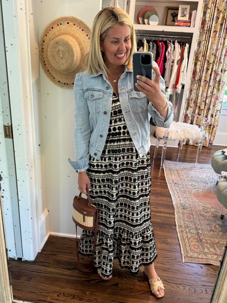 Sunday styling 

Size down in the dress- I’m in M
Small Jacket
8 shoes


#LTKover40 #LTKstyletip #LTKitbag