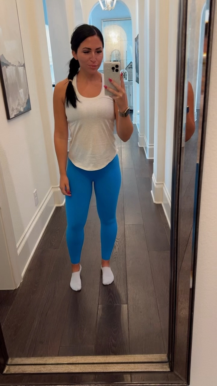 My fav leggings of all time are on SALE for $59!! This is such a steal and they almost never do this. I’m 5’4 wearing a size small petite in the leggings & wearing an xxs in the top! ✨

#LTKFindsUnder50 #LTKSummerSales #LTKFindsUnder100