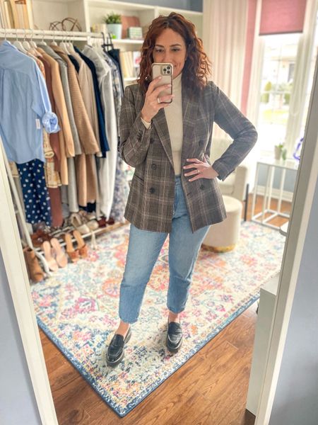 Pulled out some lighter denim for work today. These are sold out but linking similar from Abercrombie-they are having an amazing sale if it’s time to invest in new jeans! You can save 25% plus 15% off plus use my stackable code DENIMAF for an additional 25% off!
I’ve picked some of my favourites below! 

Jeans, workwear, work outfit

#LTKmidsize #LTKover40 #LTKworkwear