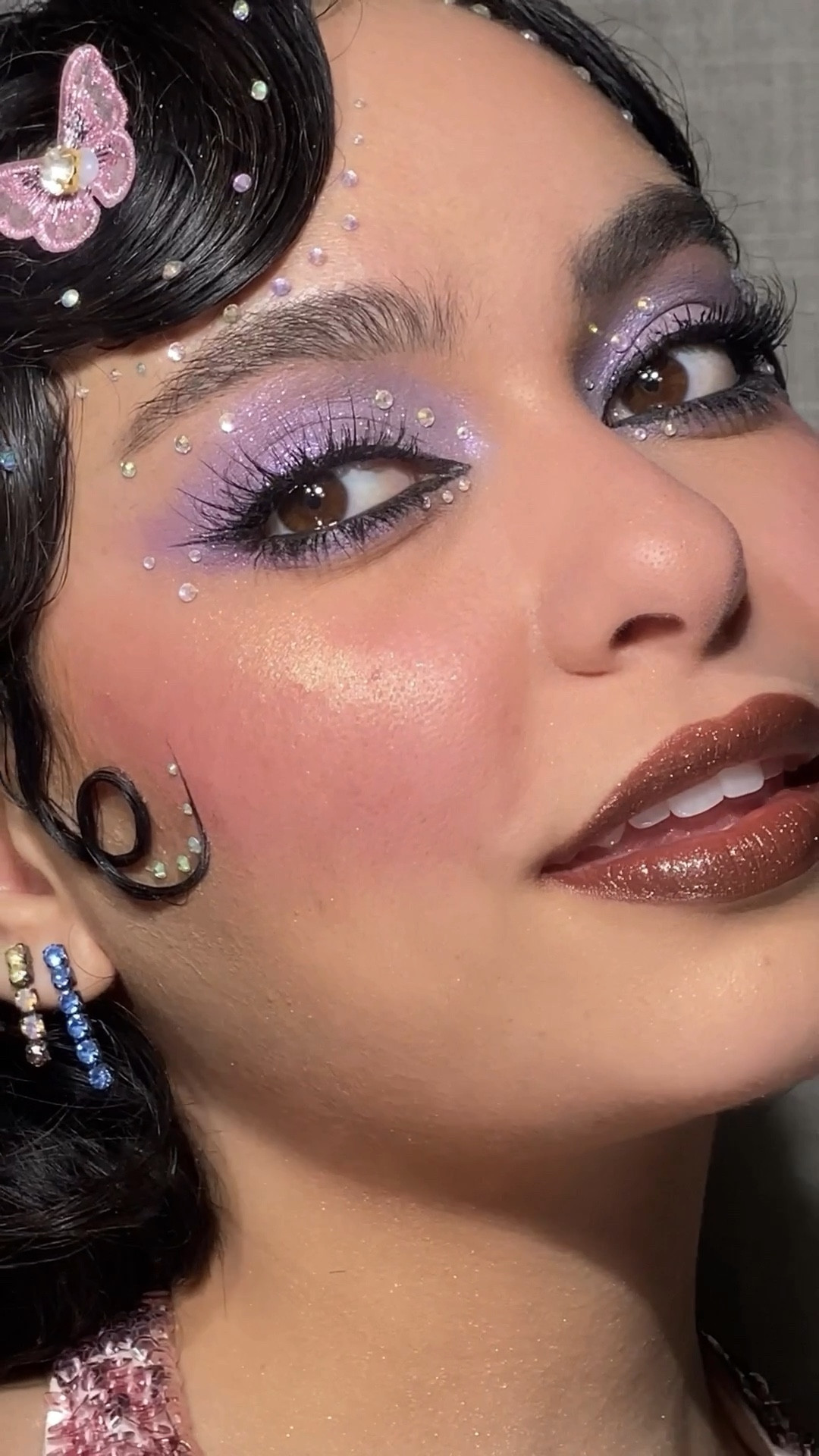 1940’s glamour meets Euphoria💫💜
.
.
Half Magic Beauty Product breakdown :
✨Chromaddiction Matte Eye Paint + Eyeliner in Laviwinkle and Crown Plz
✨Chromaddiction Shimmer Eye Paint + Eyeliner in Baby Bunny
✨Iridescent Sparkle Self-Adhesive Face Gems
✨ Salon Perfect Wisper Wink Lashes 683 

Lips:
✨Sculptitude 2-in-1 liner in 
I Have Needs/I’ll Pray For You
✨Magic Drip Glitter Lip Gloss in Frosty B*tch

Face:
✨Cheek Fluff Soft Blur Cream Blush in Only Drama
.
.
Vintage makeup, Ulta Beauty, holiday makeup

#LTKbeauty #LTKVideo