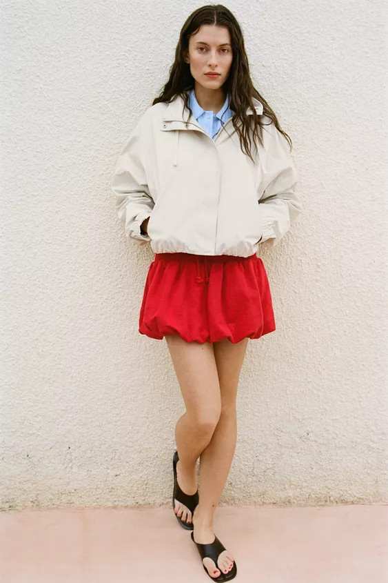 Hooded jacket with adjustable drawstrings and a high neck. Long sleeves with elastic cuffs. Front... | Zara US