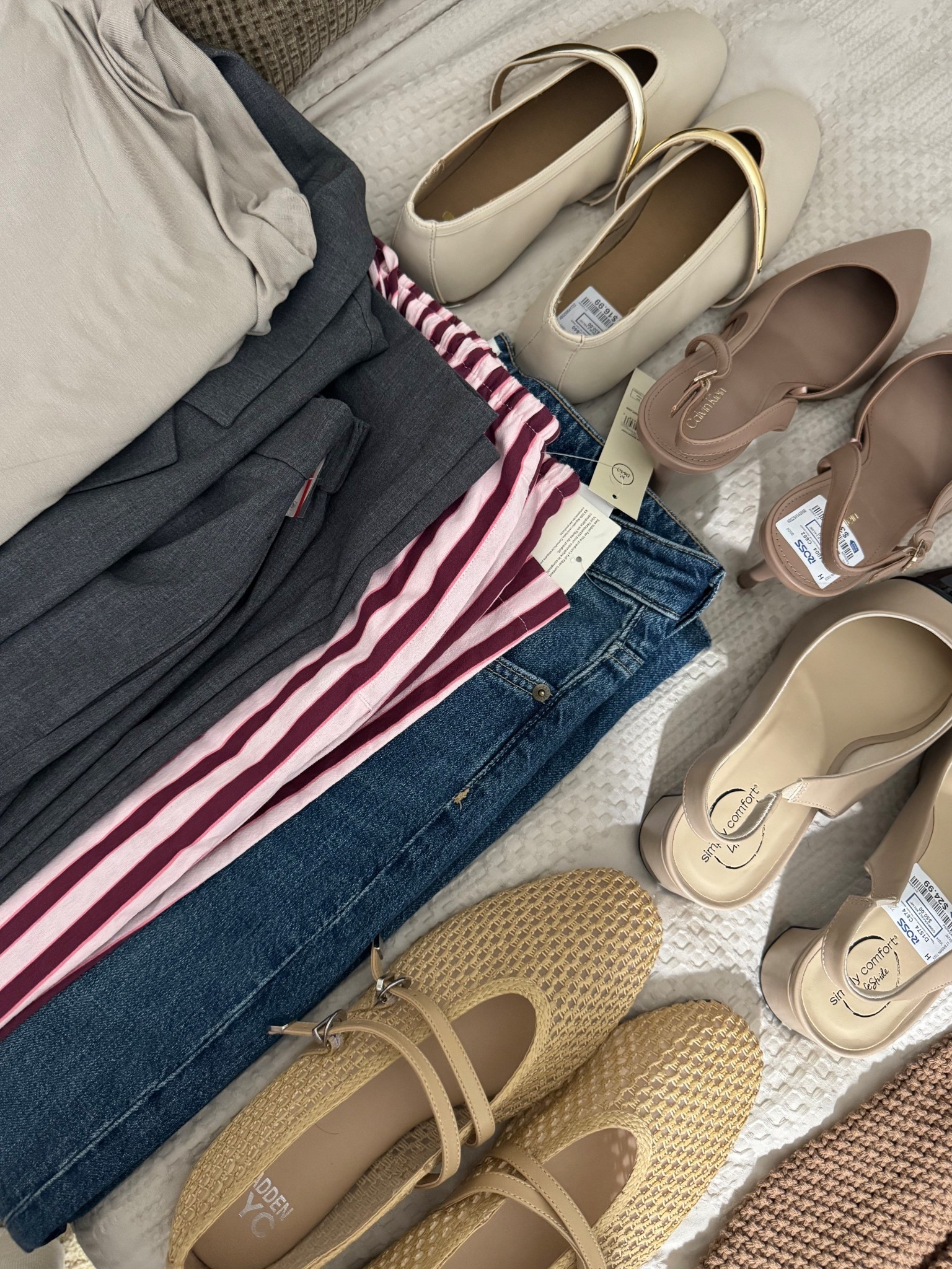 new work clothes 👜
Shoes are from Ross so I can’t link
Pants size are L and 12
Tops size are M/L


#LTKMidsize #LTKgrwm #LTKWorkwear