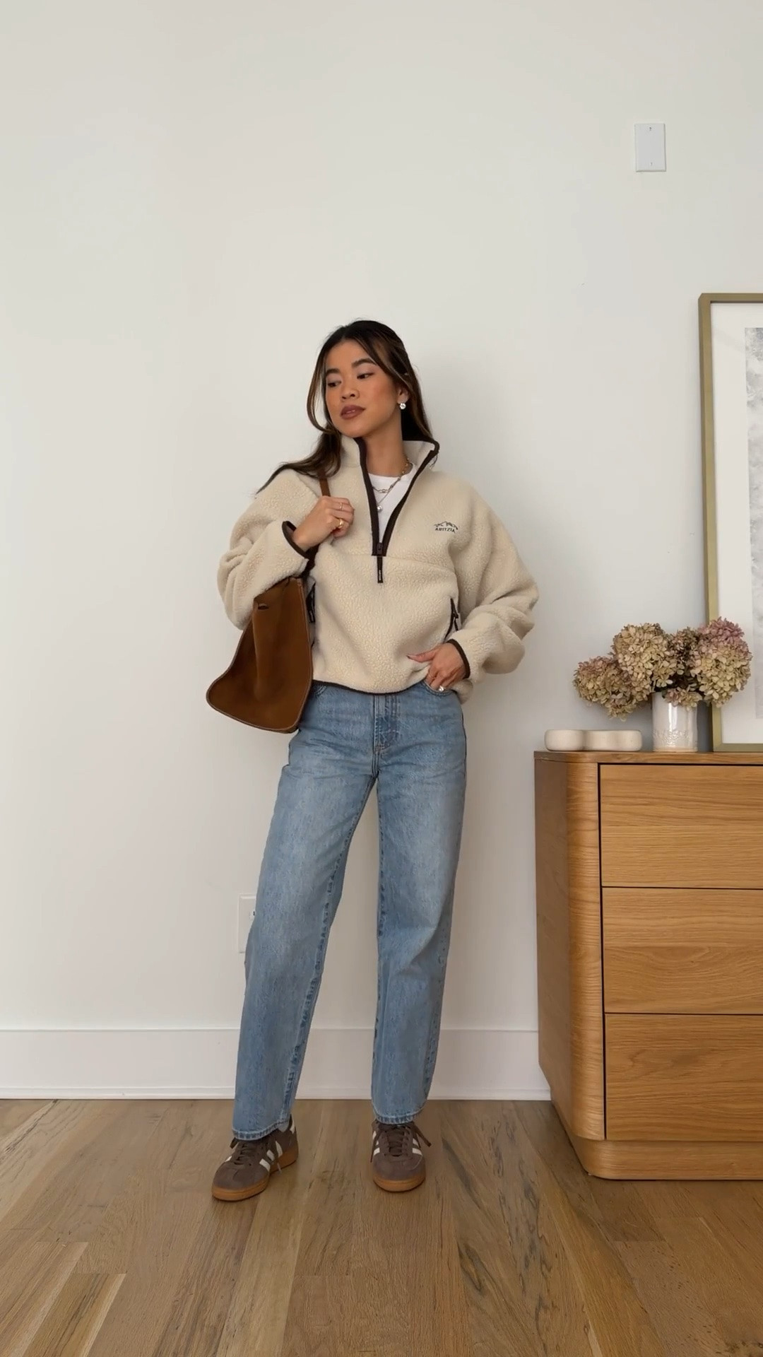Are you looking for a cozy fall fleece? This @Aritzia one is perfect!

Sizing info:
-Aritzia Thermal Pro Highlands Mockneck (Size Small in mullein/ rch mca brn)
-Aritzia Denim Forum The Farrah Hi-Rise Wide Ankle Jean (Size 23 in 7 Years Bleu Taboo) 
-Aritzia HomeStretch Smooth Tune T-Shirt (Size Small in White) 


Aritzia best sellers, best pieces from Aritzia for petite, Aritzia denim for petite, what pants from Aritzia will fit if youre petite, Petite style guide, how to dress if you’re petite, Petite style, petite fashion, mom outfit, mom style, petite pants, petite outfit ideas, petite outfits, best pants for petite, petite denim, fall style, fall outfits, autumn outfit, vacation outfits, Aritzia denim for petite, Aritzia try on, fall fleece, aritzia fleece, quarter zip fleece,

#LTKootd #LTKSeasonal #LTKPetite