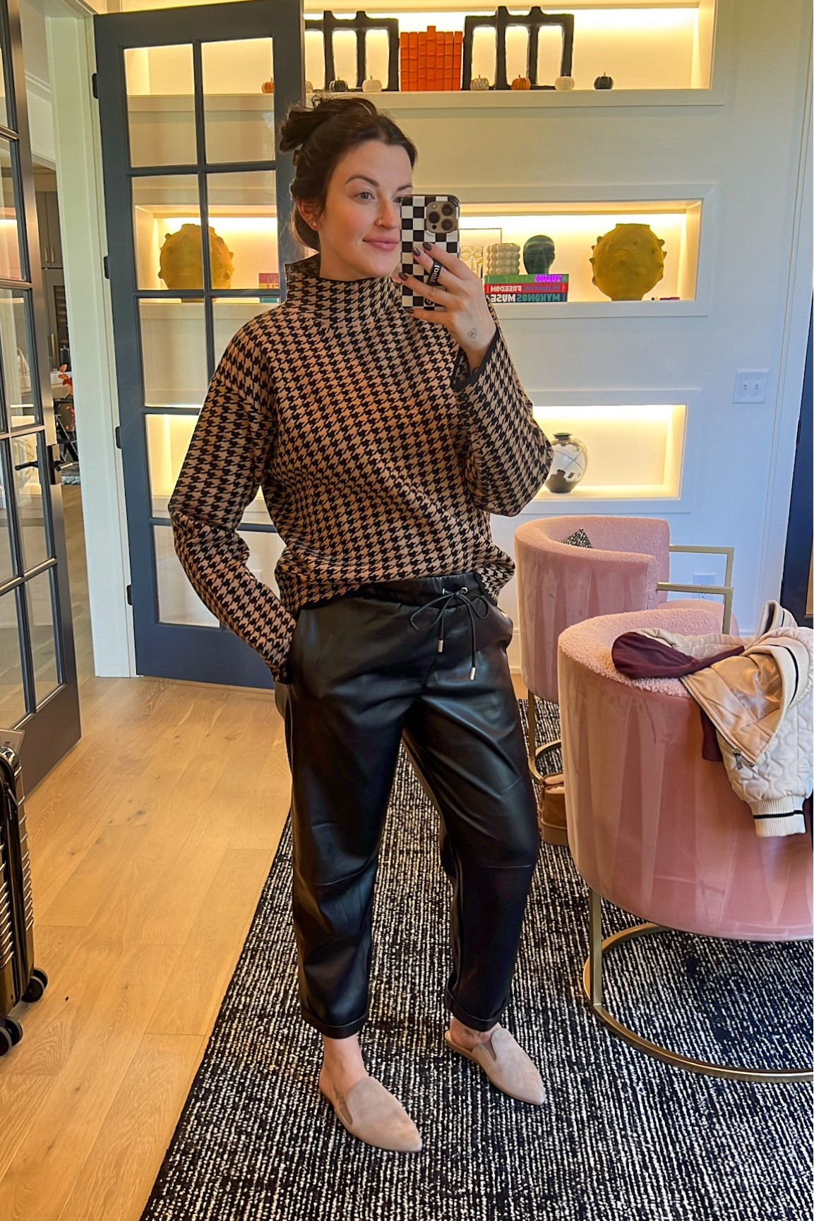 This is soooo my outfit vibe for fall 😍🖤 I wore these @evereveofficial pants to the Post Malone concert and they were so cute and comfy! I’m wearing a large in both the top and sweater so I have room to grow. #EverevePartner #EverveStyle

#LTKBump #LTKSeasonal #LTKStyleTip