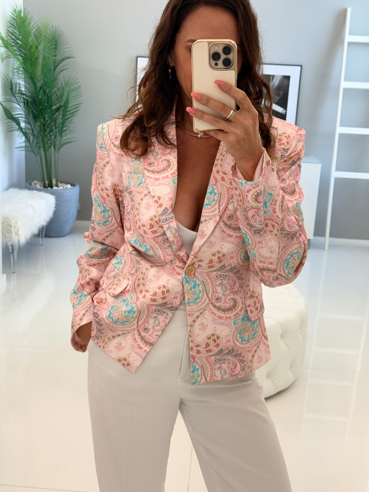 Loving the pastel floral blazer! So spring

#LTKdayinmylife #LTKWorkwear #LTKootd