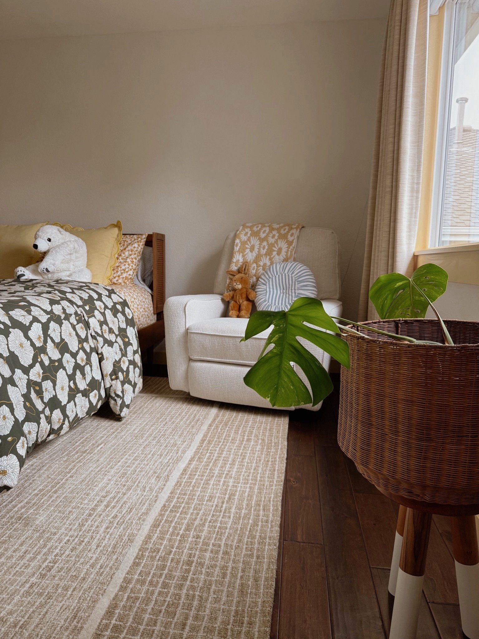 Details
Collection: Loloi Chris Loves Julia Briggs 
Color: wheat/ivory
Size: 8.6 x 11.6 
Material: hand tufted wool

#LTKHome #LTKBaby #LTKKids