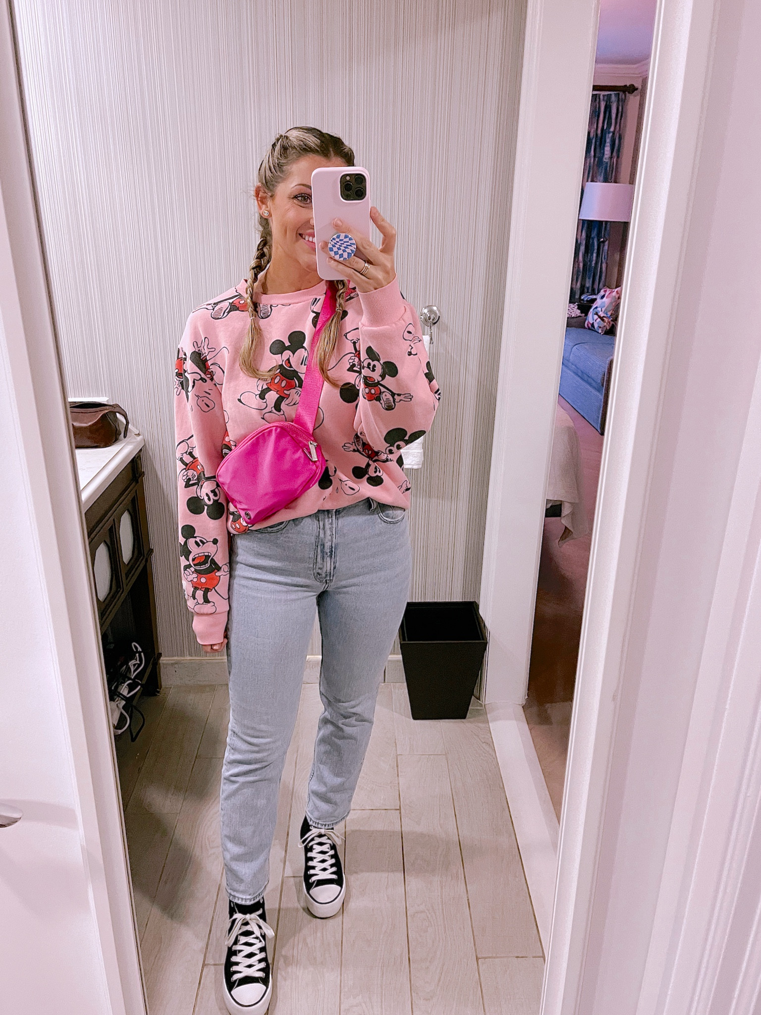 Today’s Disney OOTD! I sized up to a M in the sweatshirt // jeans TTS 2/26 // 

Casual outfit 