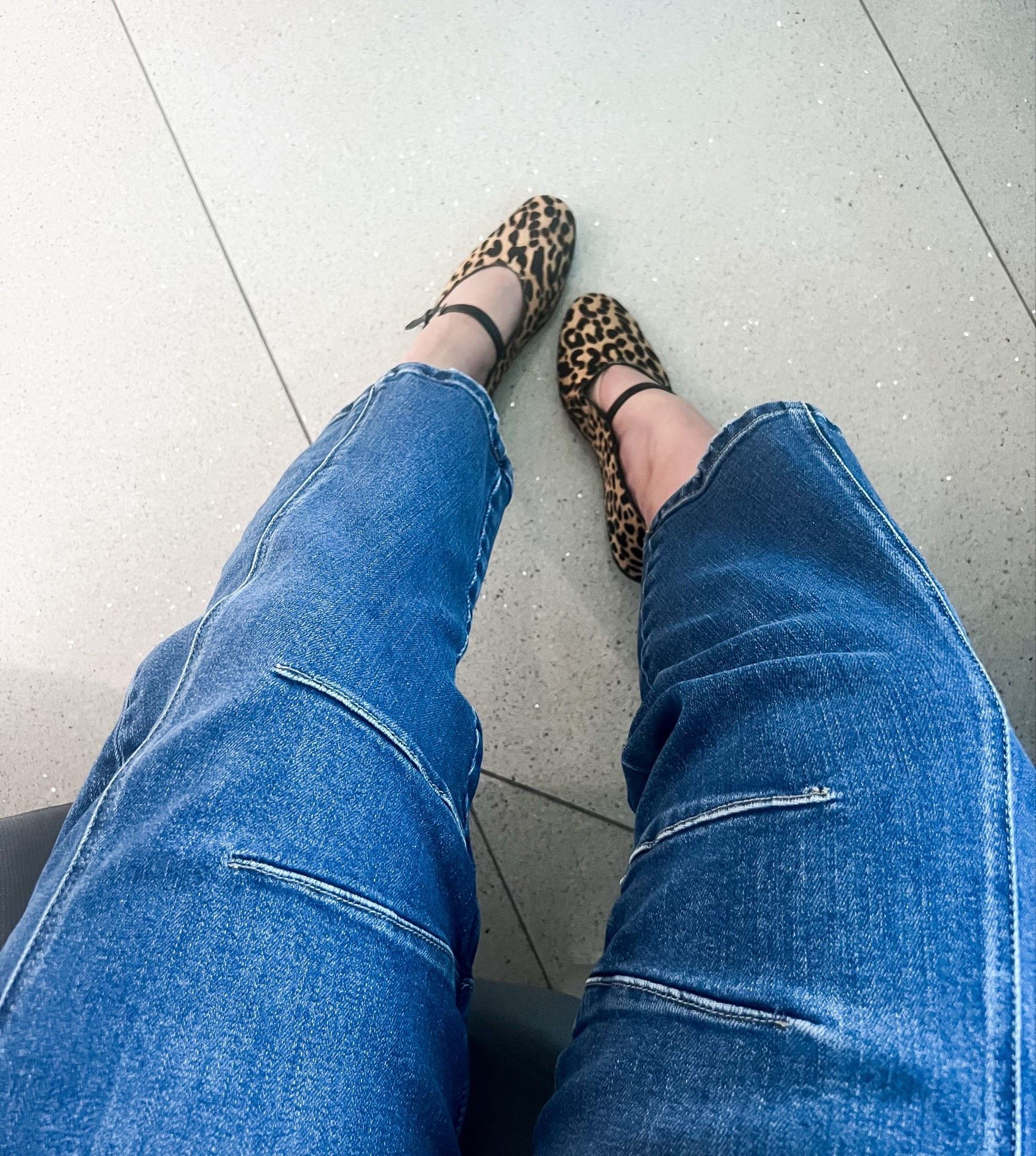 Business casual workwear with the barrel jeans and trendy ballet flats. 

#LTKWorkwear #LTKootd #LTKMidsize