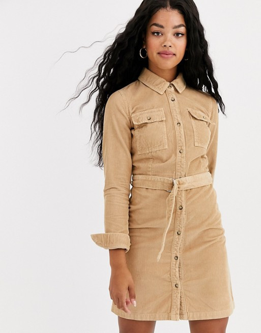 Miss Selfridge – Hemdkleid aus Cord in Kamel | ASOS DE