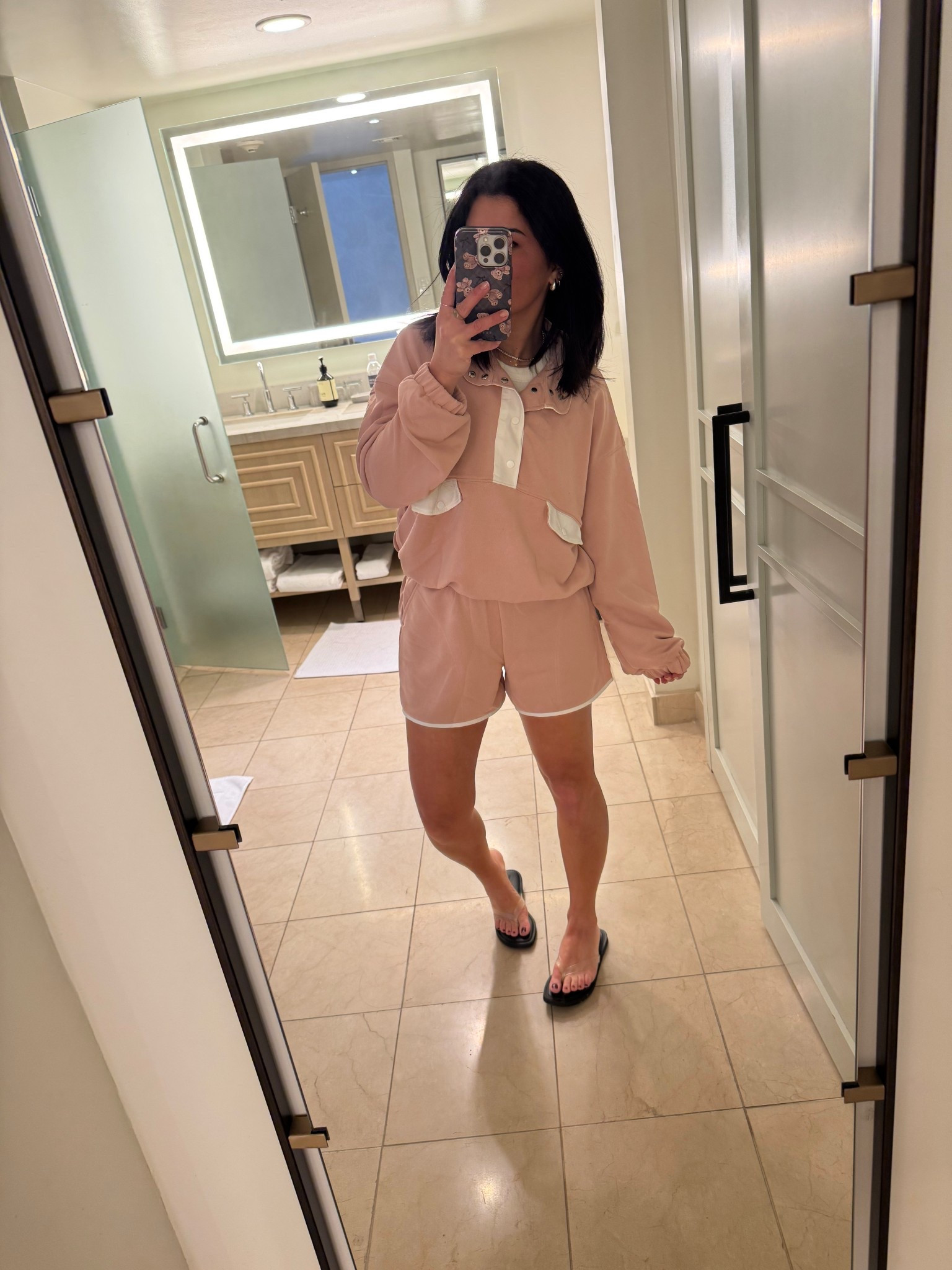 comfy set, giving free people but working the price tag 

#LTKootd #LTKTravel #LTKPetite