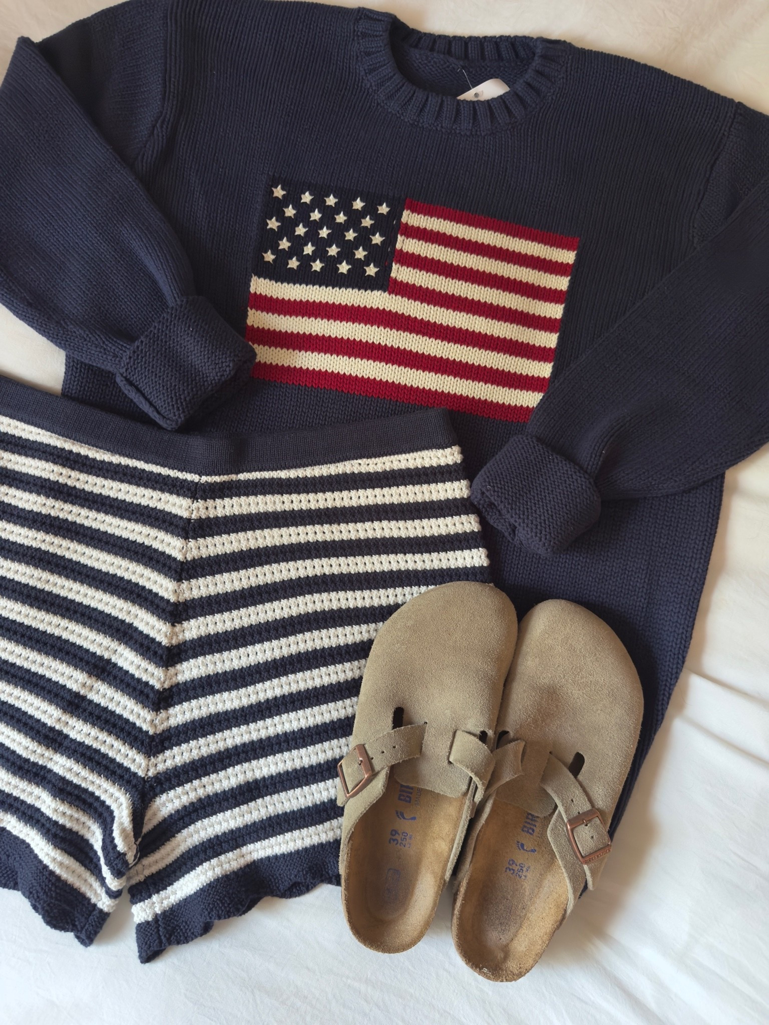 Fun sweater + shorts combo ❤️💙

#flagsweater #4thofJuly #outfits #outfitinspo #ideas #Fourth #navyblue