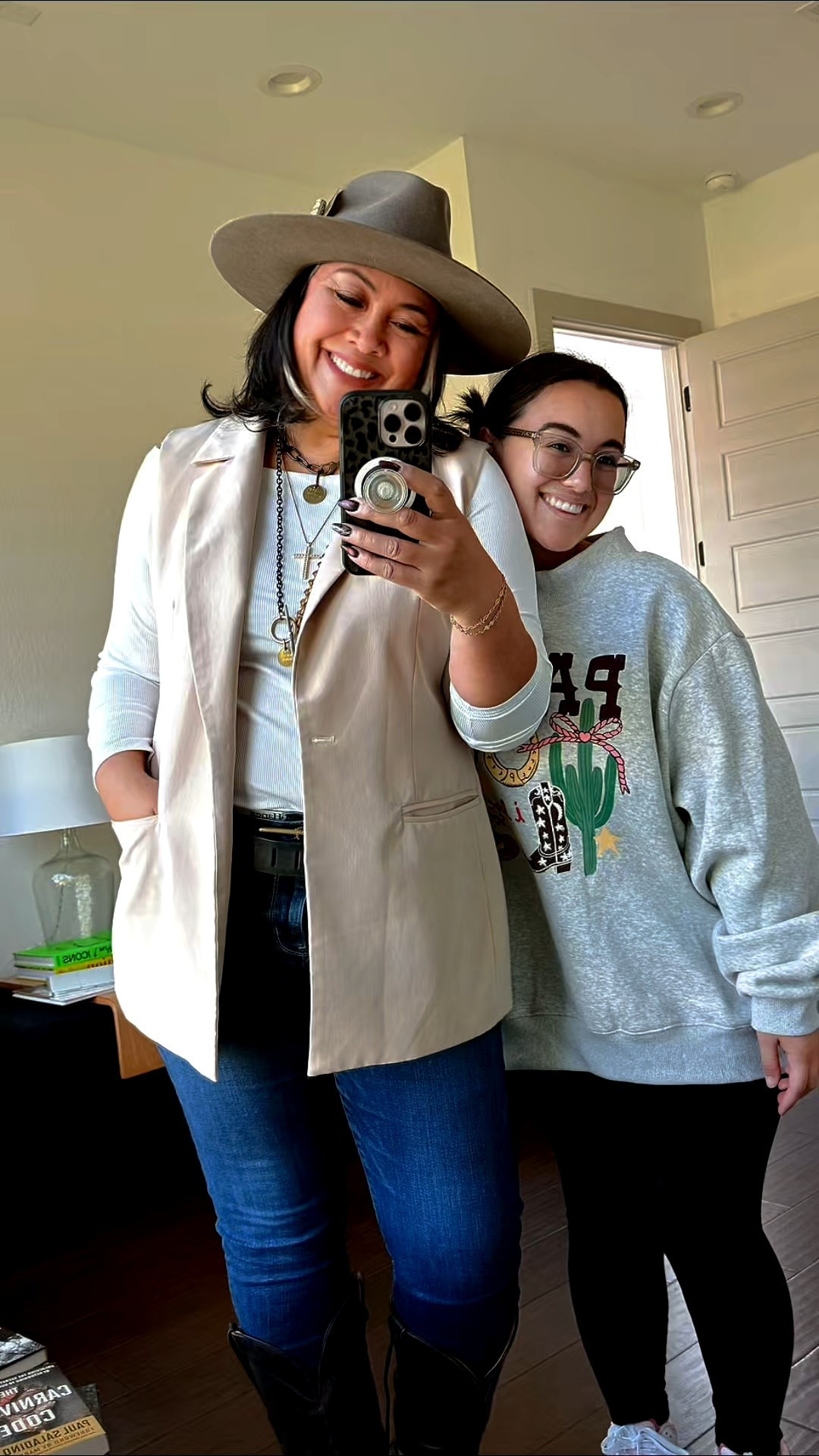 Layered neutrals & comfy denim.
Midlife style that is effortless, yet still looks chic and put together.


#LTKMidsize #LTKmomlife #LTKPlusSize