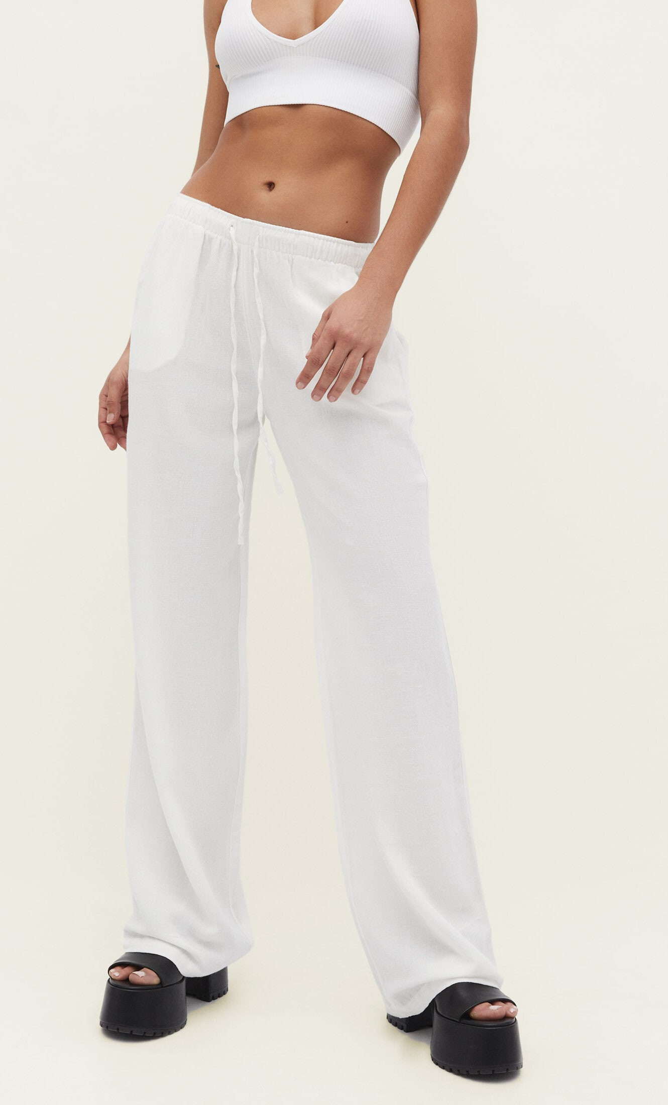 Wide-Leg-Hose mit Leinenanteil - Mode für Damen | Stradivarius Deutschland | Stradivarius DE