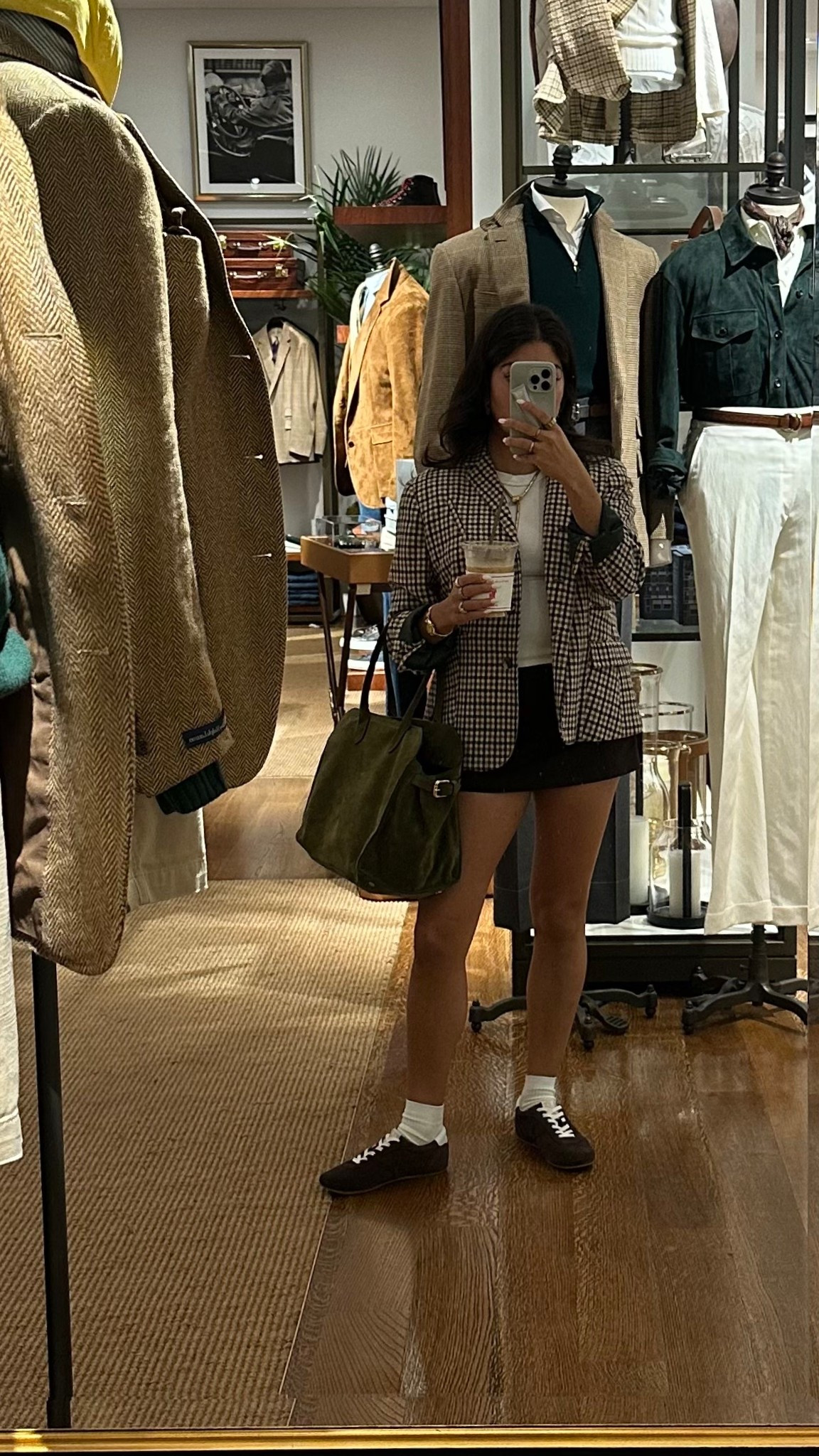 Brown monochrome fall outfit 


Brown skirt, brown skort, suede shoes, suede sneakers, suede bag, the row, Margaux bag, blazer white tee, Aritzia, theory, fall outfit, city chic

#LTKItBag #LTKPetite #LTKStyleTip