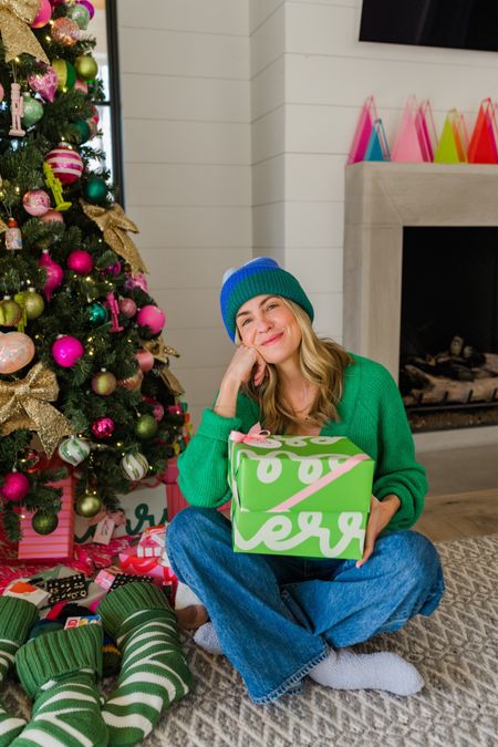 \\ Holiday Gifting with Walmart //

#WalmartPartner 

Walmart is a top gifting destination for stylish gifts for all at unbeatable prices!! Got my stocking stuffing done early this year — all under $25! 

@WalmartFashion #WalmartFashion #ad 