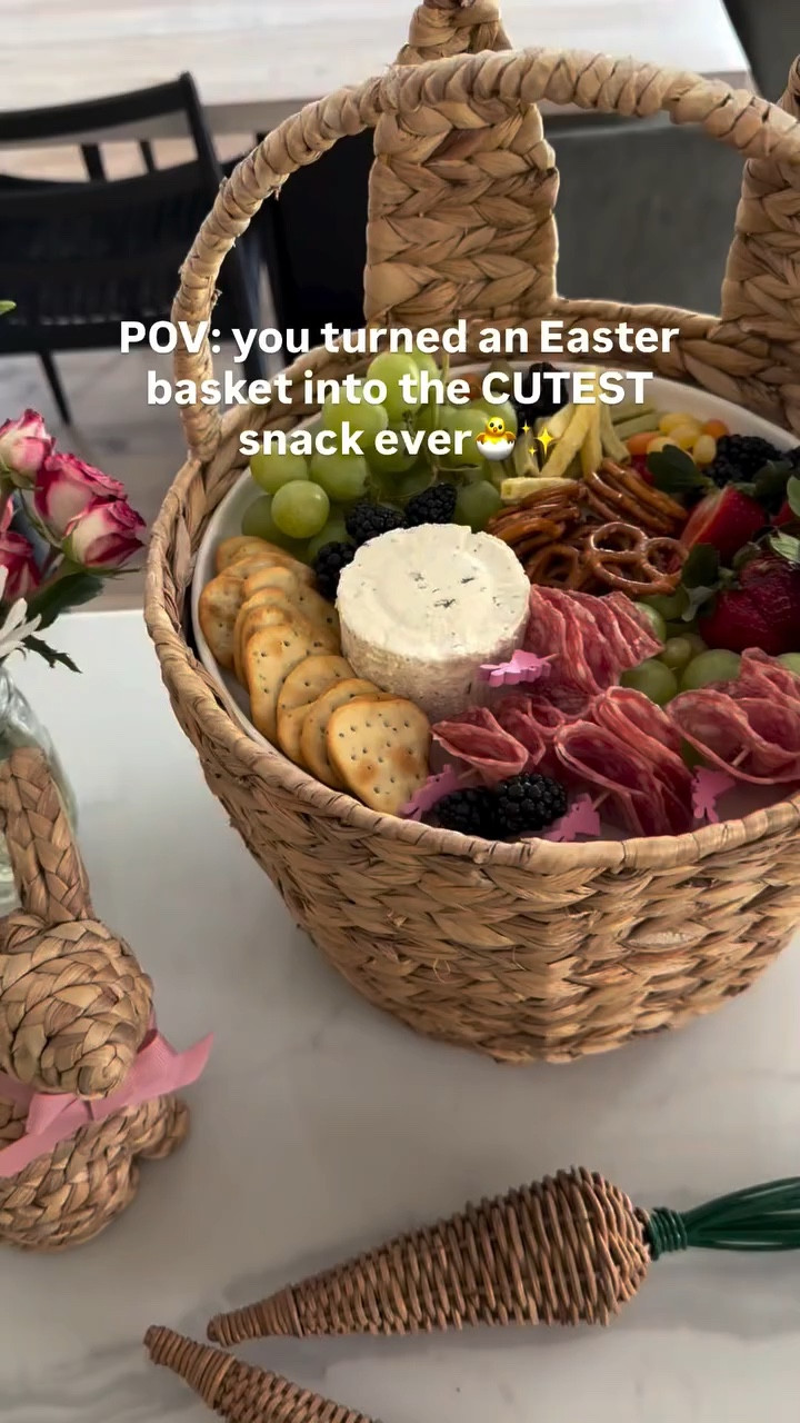 Easter baskets… but make it SNACKS 🐰🥕
Honestly this might be my kids’ favorite one yet — cute, easy, and actually gets eaten 🙌you can even take this as a potluck food item for an Easter gathering this weekend 

I used all the kid friendly snacks here: veggie straws, pretzels, cheese and crackers, salami, the yummiest @driscollsberry and some jelly beans! the kids loved it!! 

Save this idea for Easter 💛

#easterbasket #eastersnacks #kidsnacks #easterideas #easter