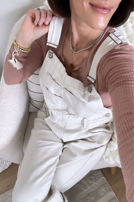 FASHION \ spring white overalls! Wearing a small🙋🏻‍♀️

Outfit
Mom fit 

#LTKSeasonal #LTKfindsunder100