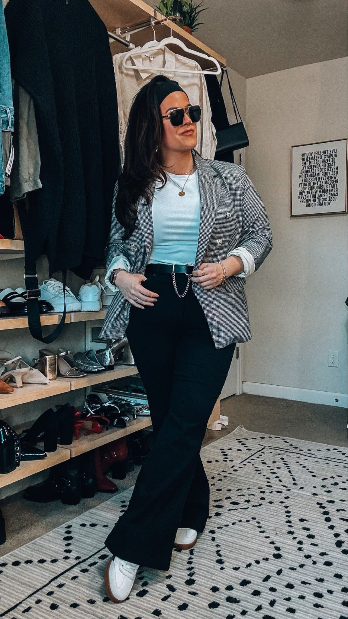 Midsize @Walmart business casual outfit Inspo - work outfit 
Black flare jeans tts size 14 
White sneakers tts 
Chain belt xl 
White double lined tee xl 
Blazer xl 
@walmartfashion #walmartpartner

#LTKworkwear #LTKmidsize #LTKSeasonal