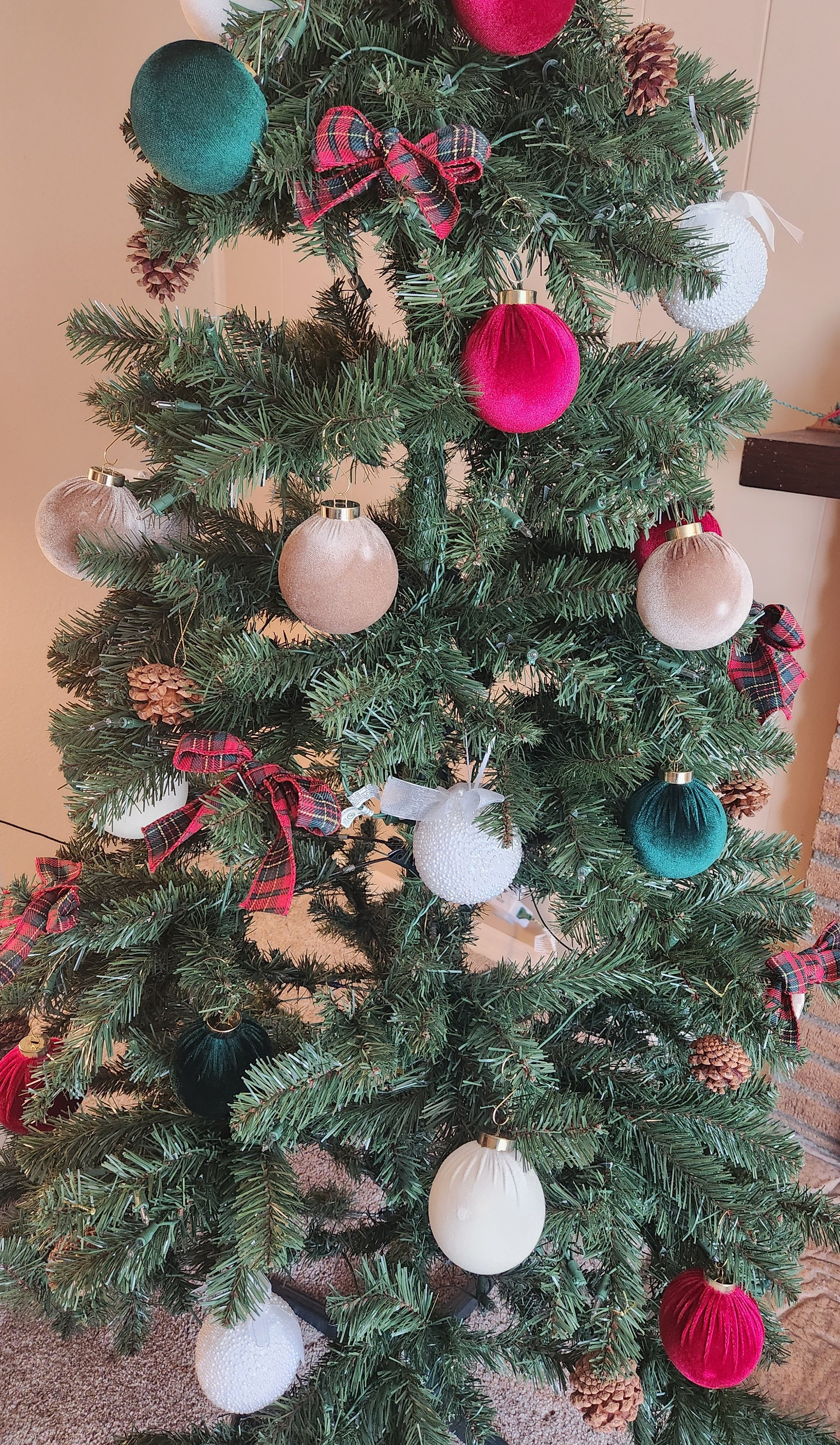 Love my Christmas ornaments from amazon😍🌲Amazon Christmas decor/Christmas decorations

#LTKHoliday #LTKSeasonal #LTKHome