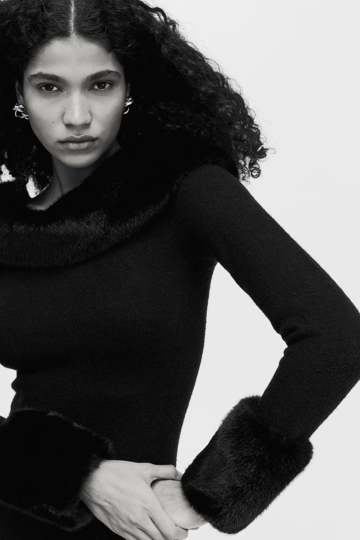 Knitted off-the-shoulder dress | H&M (UK, MY, IN, SG, PH, TW, HK)