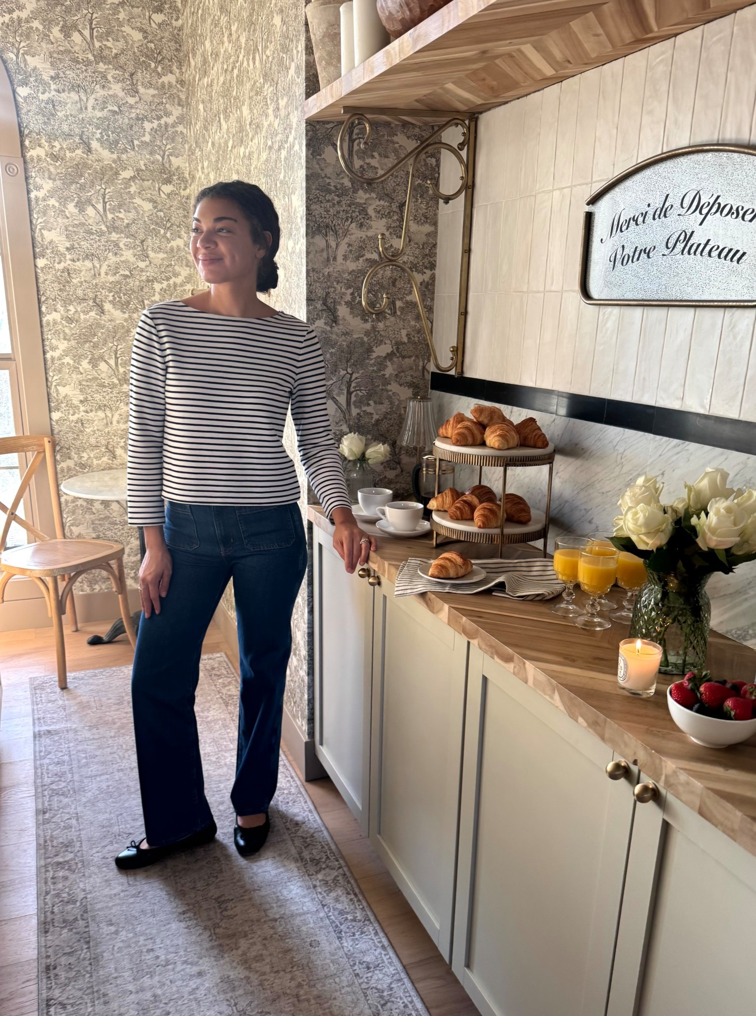 Classic French outfit: striped shirt, dark wash jeans, and ballet flats 

#LTKootd #LTKStyleTip