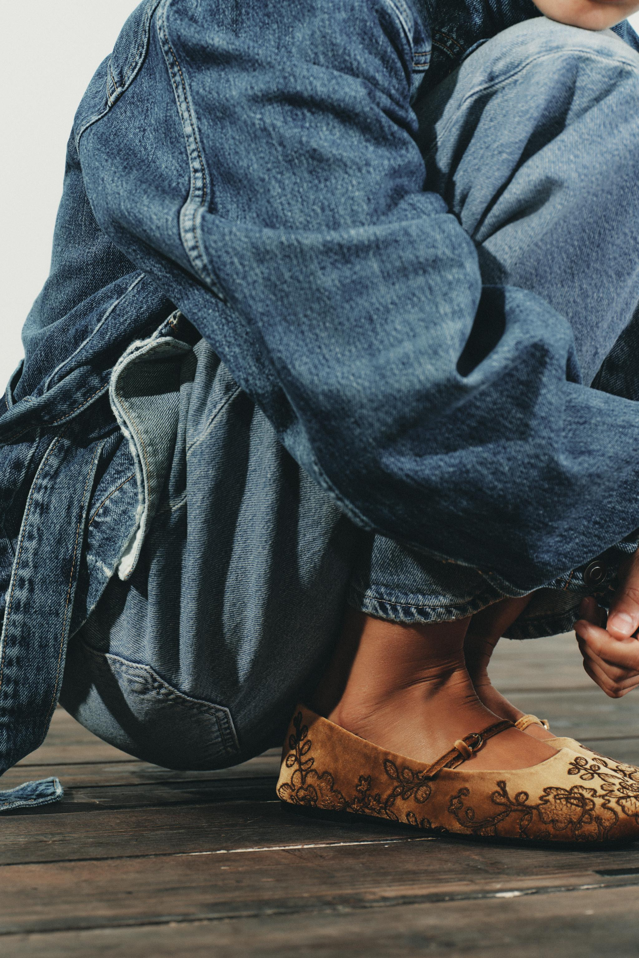 VELVET-EFFECT EMBROIDERED BALLERINAS | Zara UK