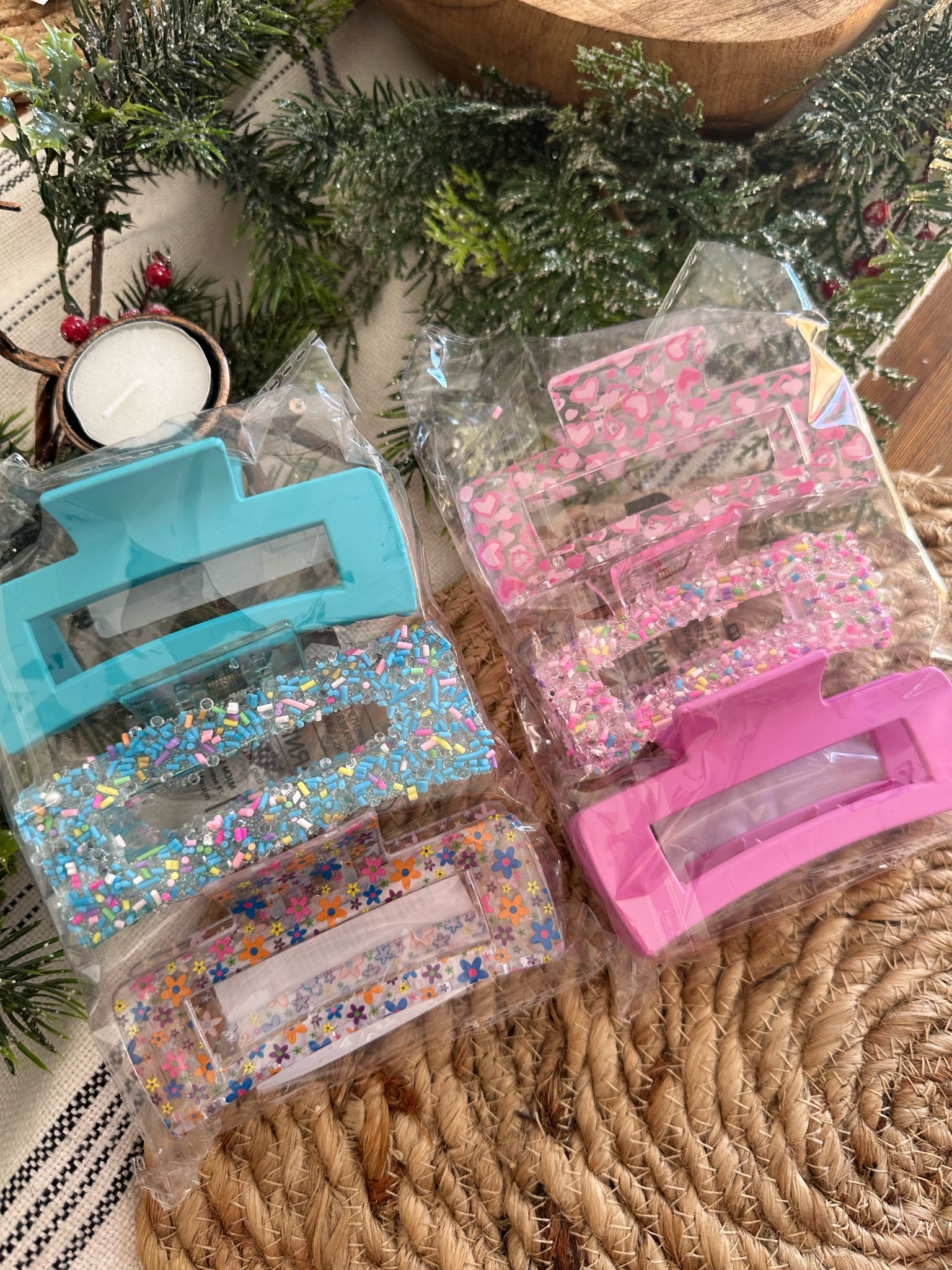 Adorable claw clips for hair. Got these for my girls stockings! 

#LTKGiftGuide #LTKHoliday #LTKBeauty