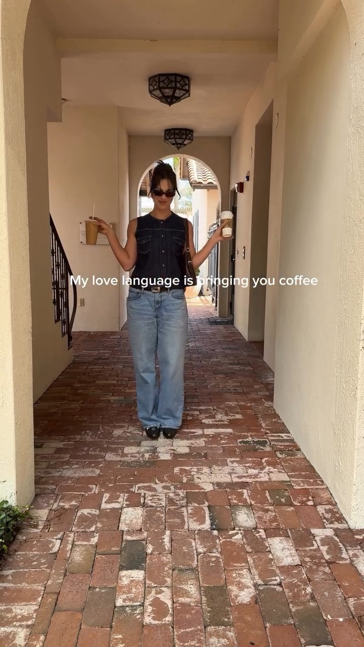 Thrifted gold! Styling these jeans into an easy transitional fall look the feels effortless but put together.

Would you rock this denim in denim vibe? 🍂

Thrifted Jeans @agolde thrifted loafers @clarksoriginals 

#thrifted #falloutfitinspo #ootdinspo #thriftedvsstyled #thriftedstyles