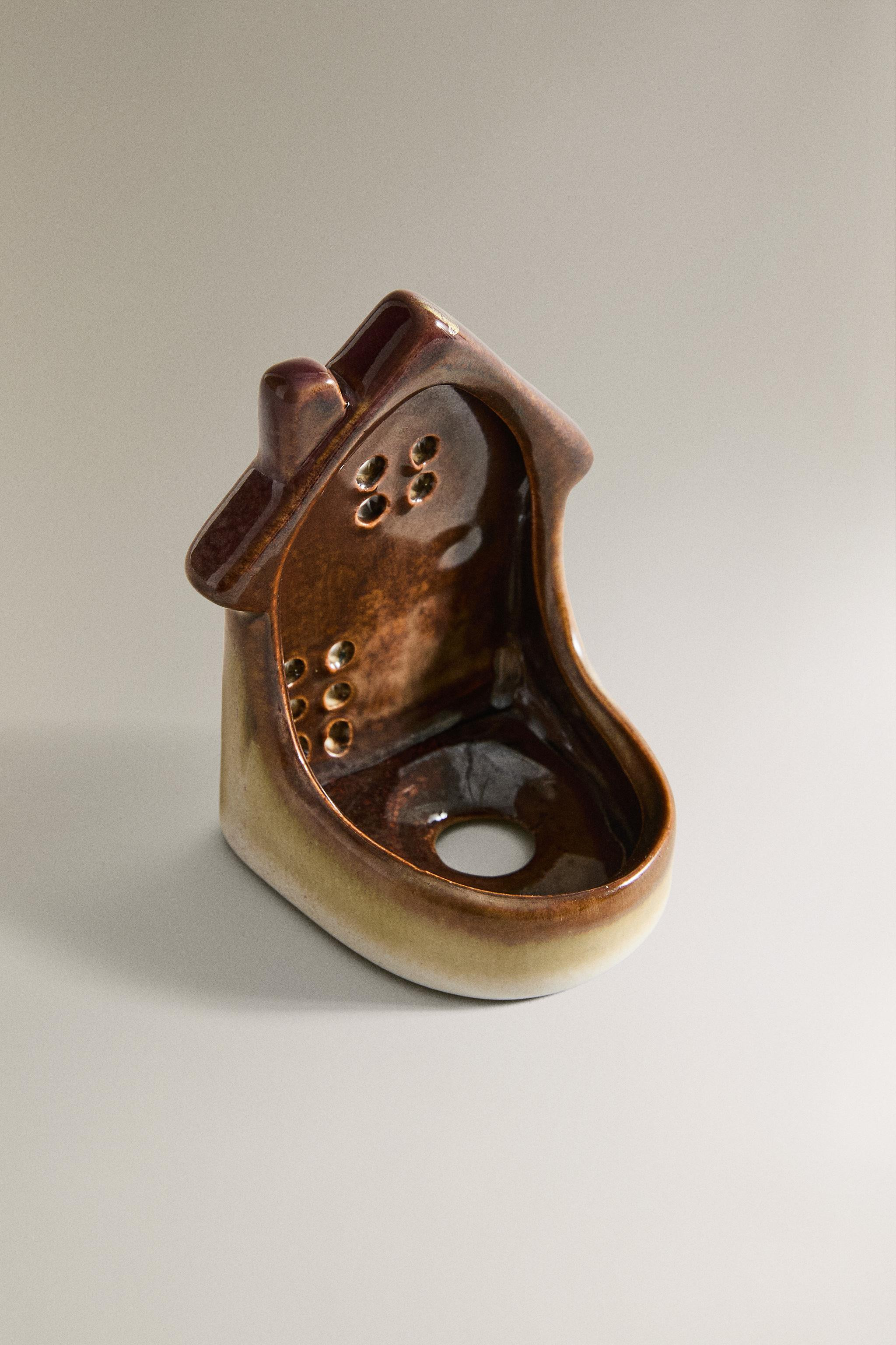 CHRISTMAS HOUSE CERAMIC TEALIGHT HOLDER | Zara Canada