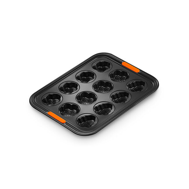 Non-stick Metal Bakeware 12-Cup Holiday Cakelet Pan | Le Creuset