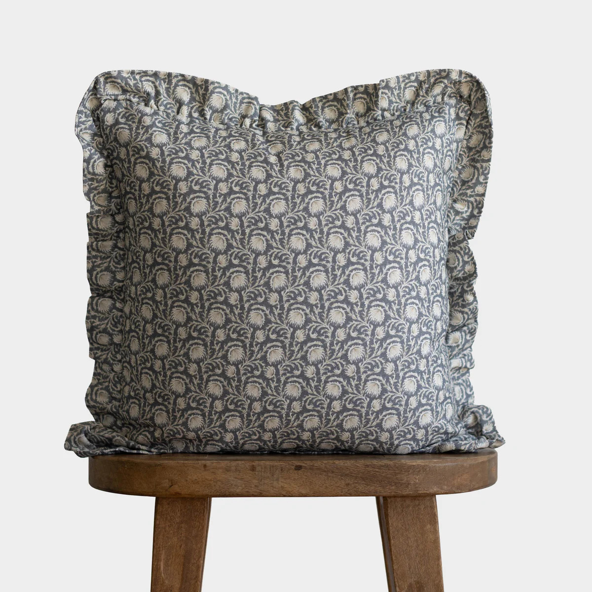 Quinn Ruffle -18" | 22" | Woven Nook