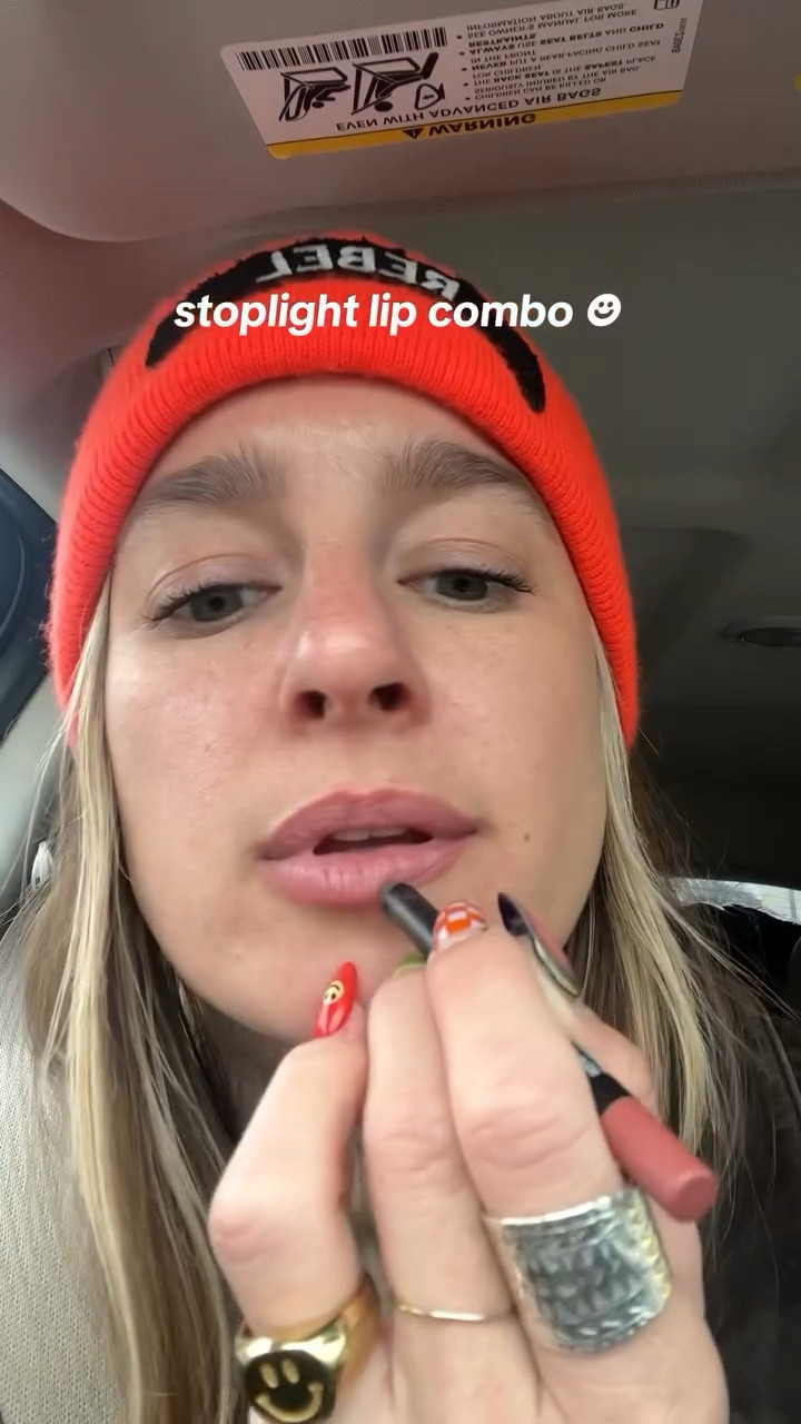 lil pop at the stop 🚦💋
#lipcombo #lipgloss #lipliner #liptutorial