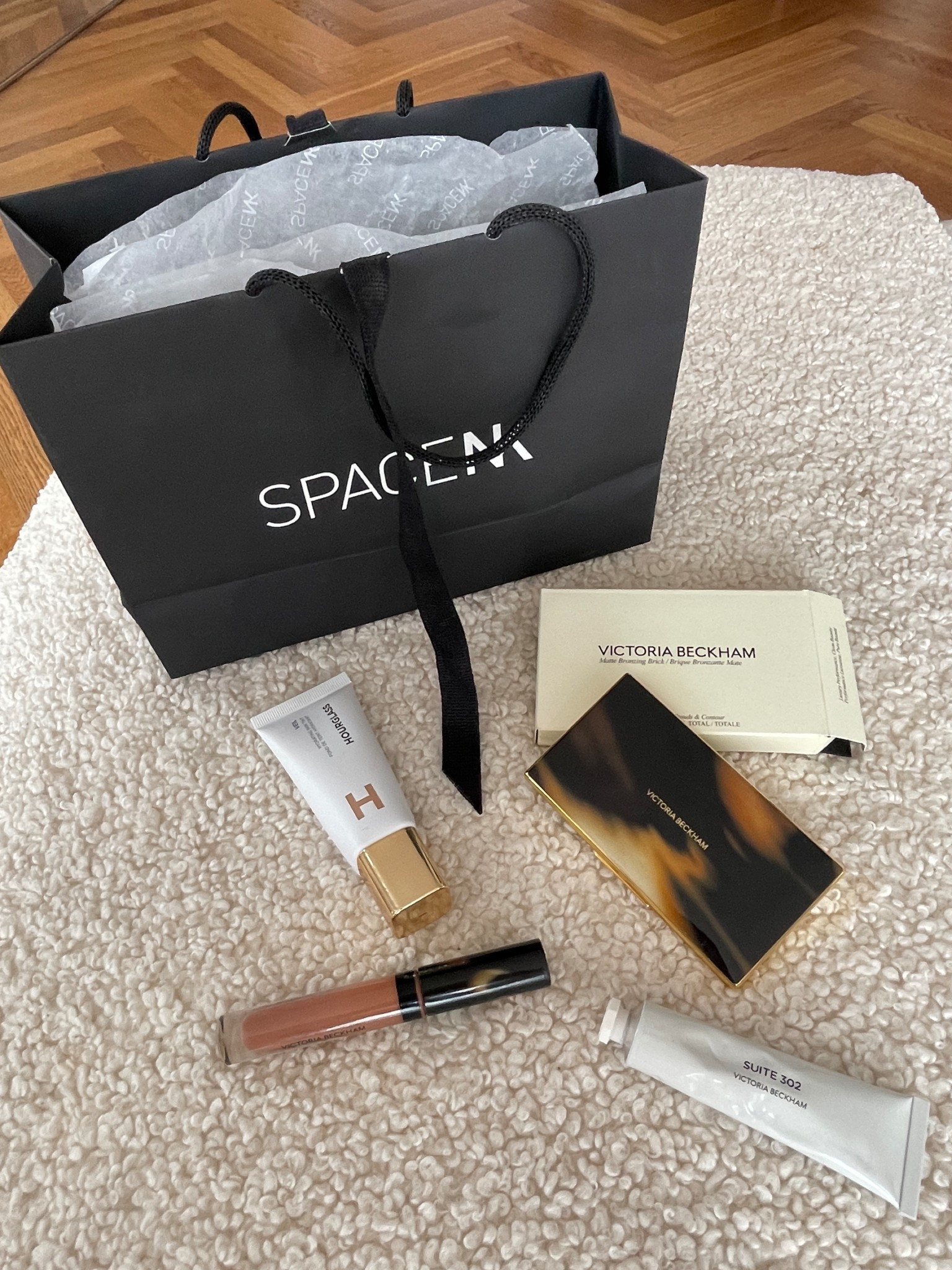 new makeup purchases 💄🎀🤍

hourglass skin tint - shade 9
bronzer - shade 3 
gloss - shade tanline 

#LTKbeauty #LTKsummer #LTKuk