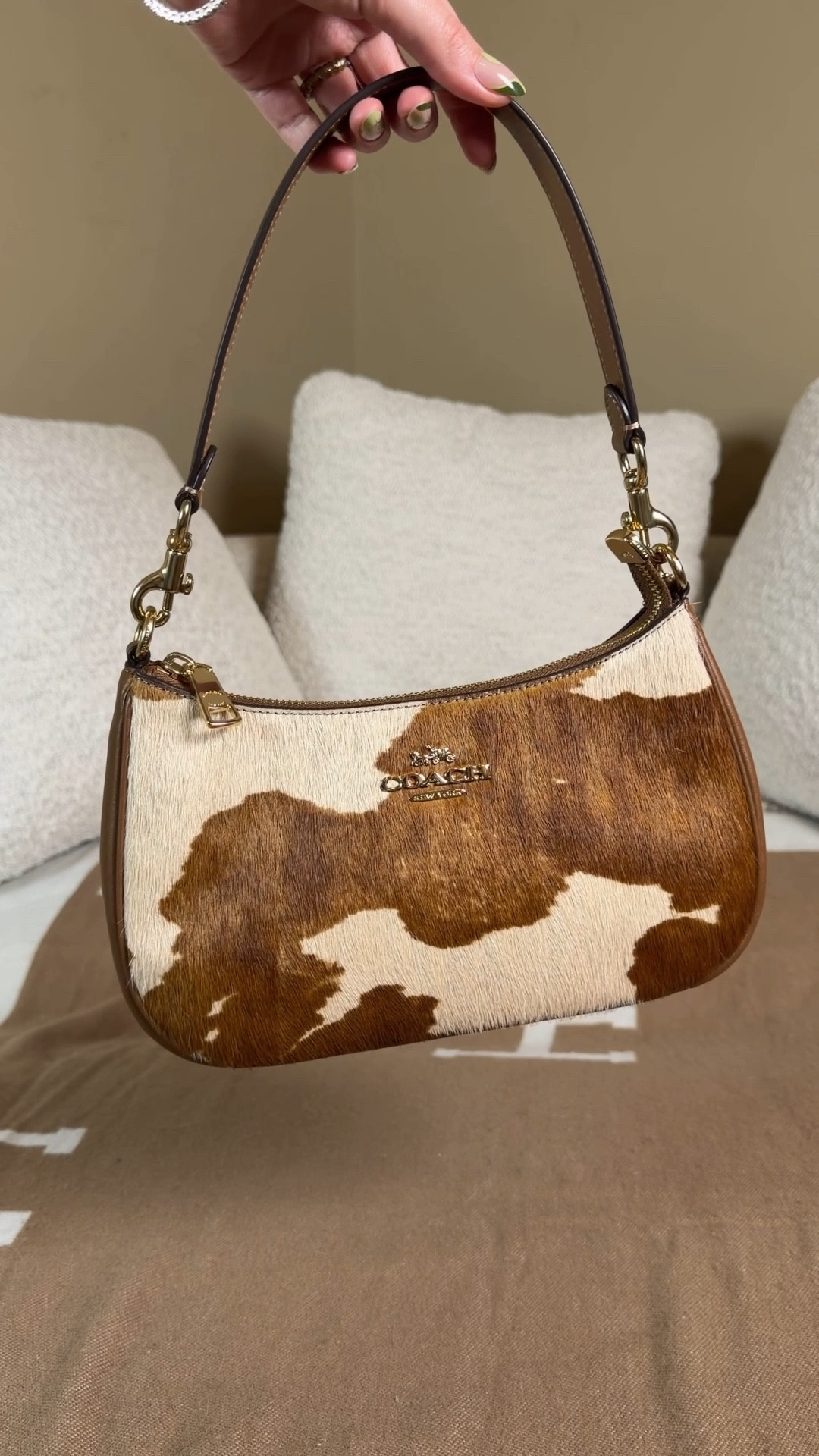 I want early to check out the newest Coach outlet drop and while the outlets in my area didn’t get the entire collection available online, they did get a lot of the cowhide print and the more I looked at it, the more it grew on me!

I was torn between the Teri and the Ashton but decided to go with the Teri because I think her simpler shape is easier to style and put charms on and I have so many ideas for fun western bag charms to put on her for rodeos and country concerts 🤠

Each cowhide bag had a different pattern so no two are exactly alike and they’re all a little unique so your Teri will still be different from all the other Teri’s which I think is so fun! 

Animal print is going to be a huge trend this year! 


#LTKootd #LTKgrwm #LTKdayinmylife