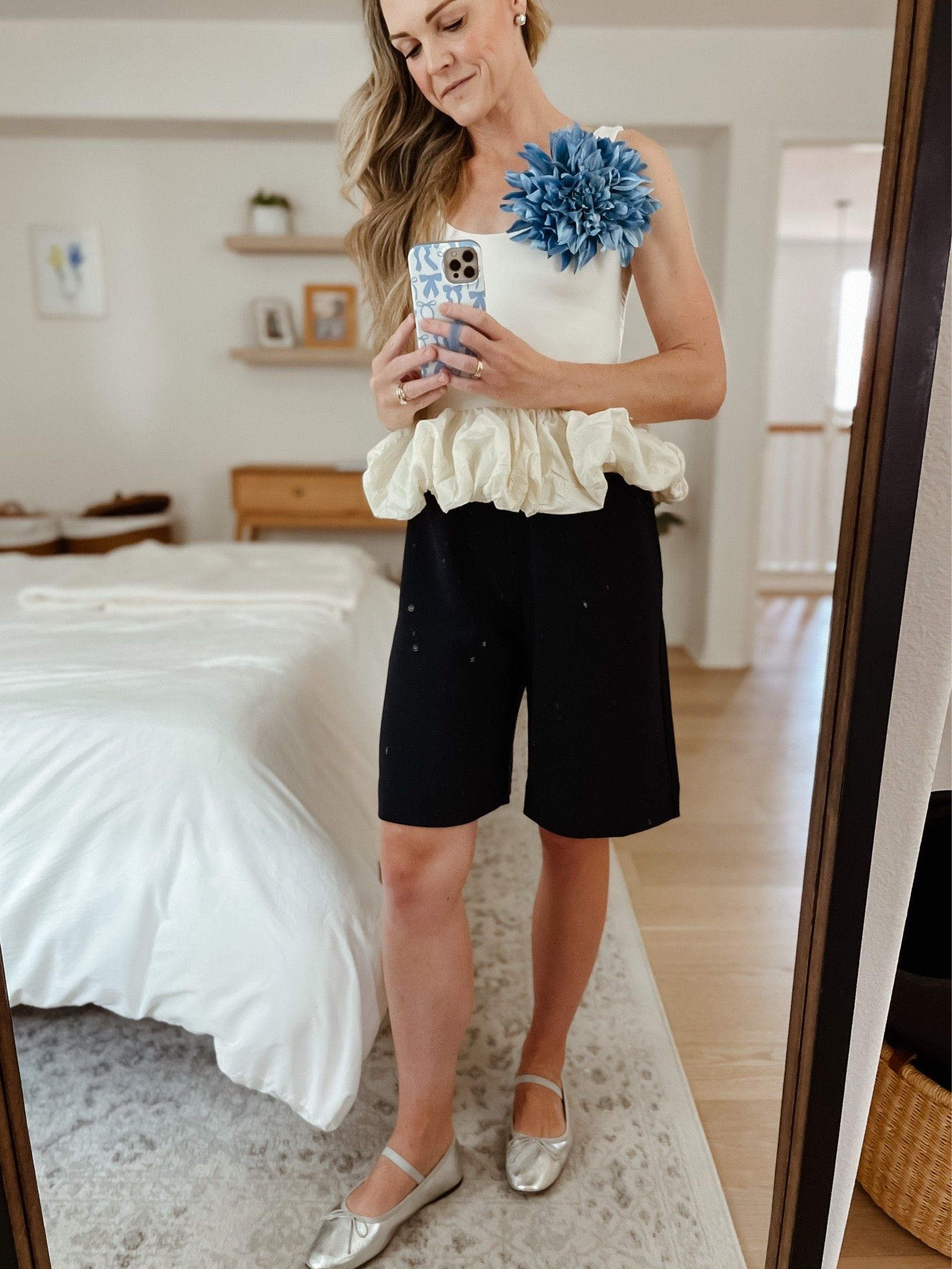 Today’s outfit 💙
Tank is old LinebyK
Shorts run TTS, wearing a small
Flats run TTS

#LTKmomlife #LTKootd
