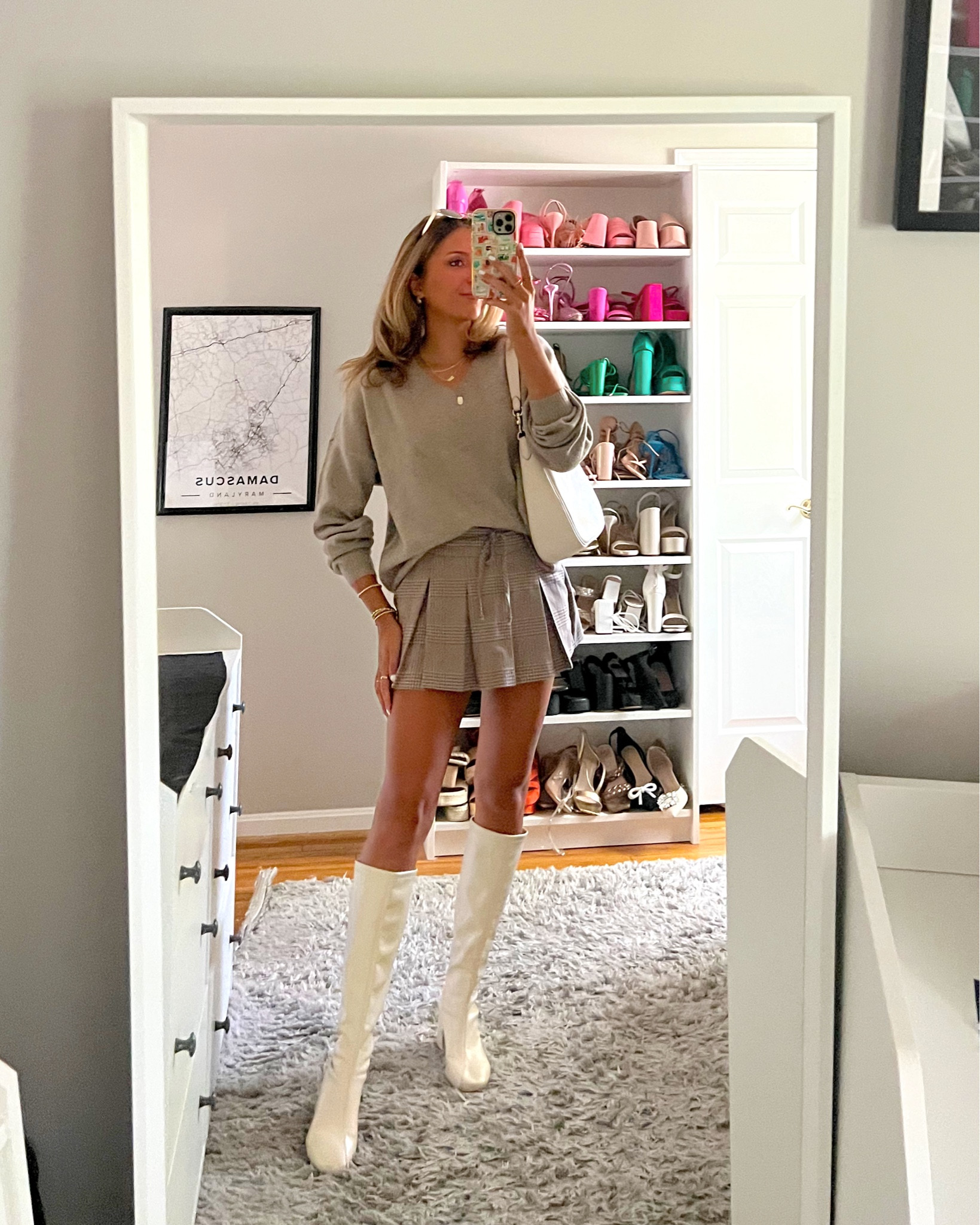 casual everyday fall outfit from Hollister. use code HCOMCKENZ for an extra 20% off your purchase (yes it’s stackable)🍂💕

wearing a S in sweaters, XS in skirt  