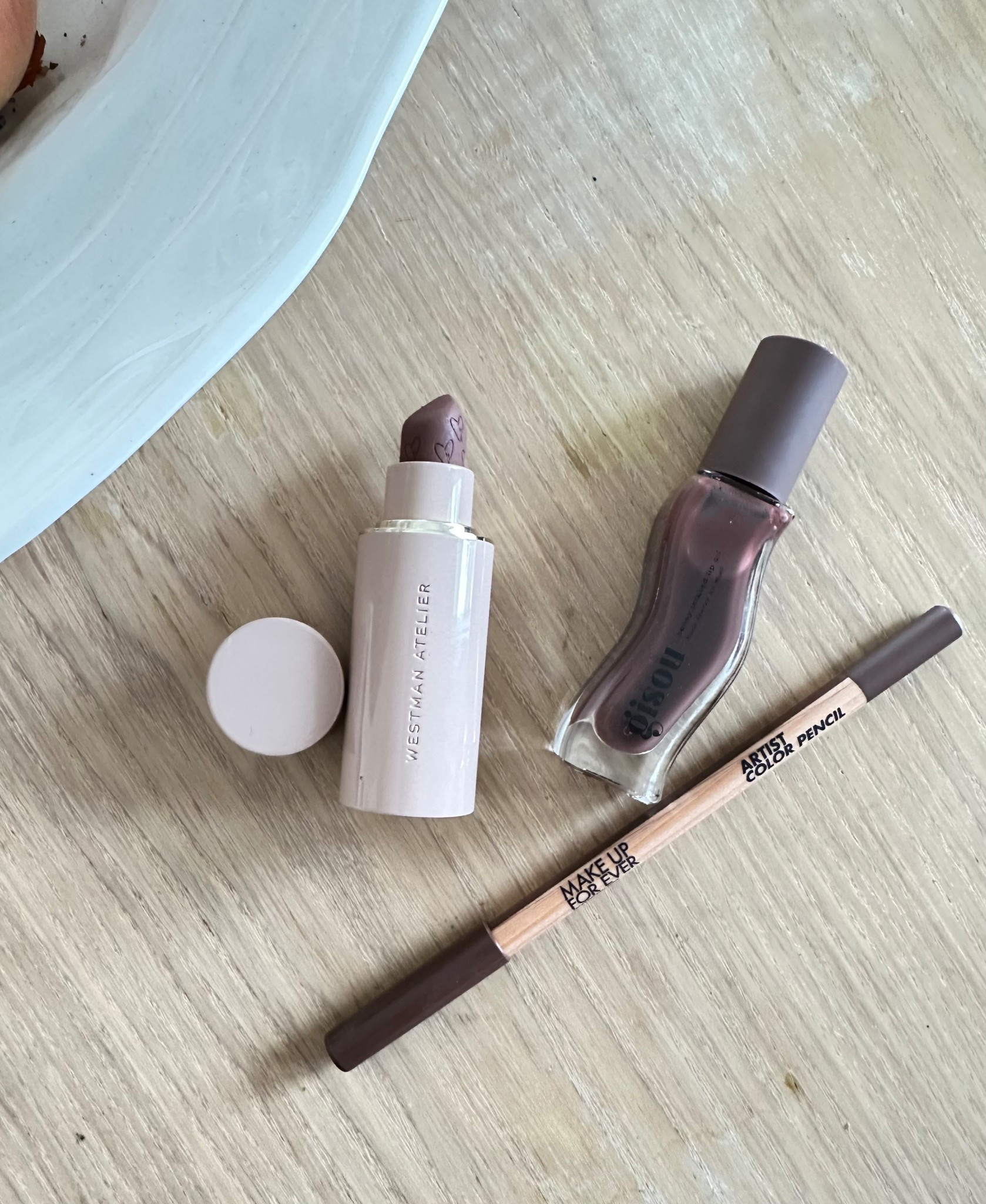 If you need brown lips of dreams these are the 3 products you need!

-Makeup for ever limitless brown lip liner
-Westman Atelier Rue matte lipstick
-Gisou Milky Mocha lip oil

Combine all three or alone and you’ll have the ultimate autumn lip 🤎

#LTKSeasonal #LTKBeauty