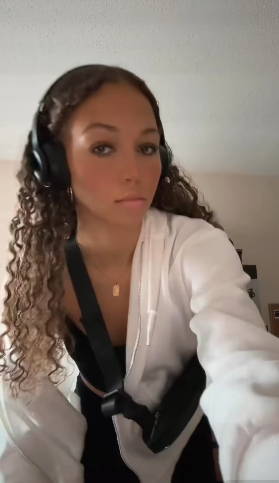 Sporty Chic Moves! 🏃‍♀️👟🖤 #AthleticWear #CurlyHairStyle #SportyChic #LTKVideo

#LTKtravel #LTKstyletip #LTKSeasonal