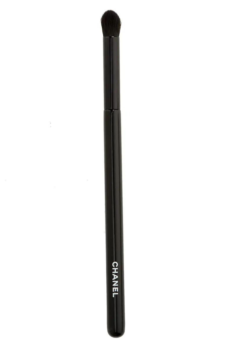 LES PINCEAUX DE CHANEL Rounded Eyeshadow Brush N°204 | Nordstrom