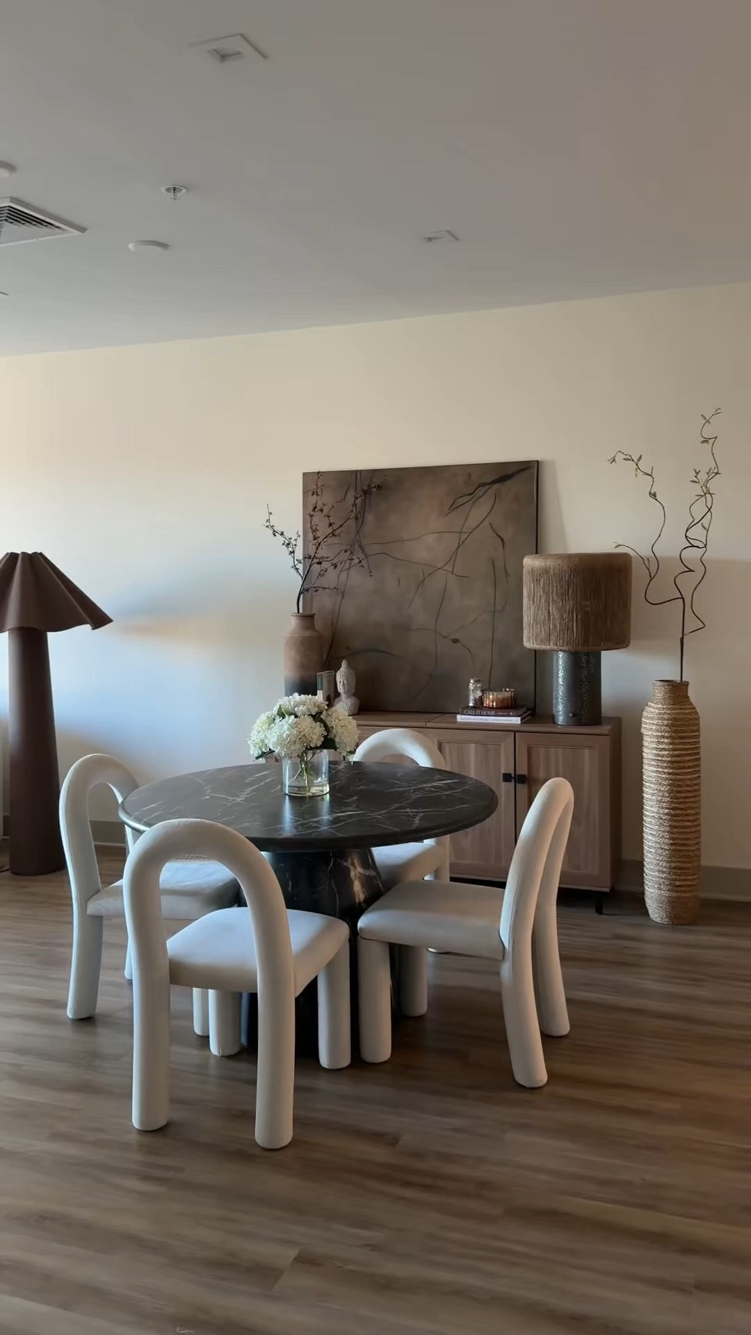 My dining room lately 💫
#earthtonedecor #neutraldecor #diningroomdecor #moodyaesthetic #cozyvibes #dreamapartment #girlapartment

#LTKHome #LTKmorningroutine #LTKvlog