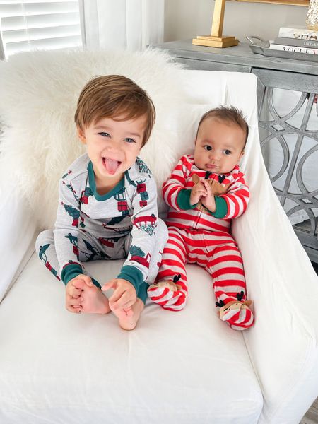 How adorable are these Carter’s Just One You Christmas pajamas from Target for the boys?!

#Carters #Target #christmasgiftguide #giftsforkids #santapajamas #babychristmaspajamas #toddlerchristmaspajamas #matchingpajamas


#LTKkids #LTKHoliday #LTKGiftGuide