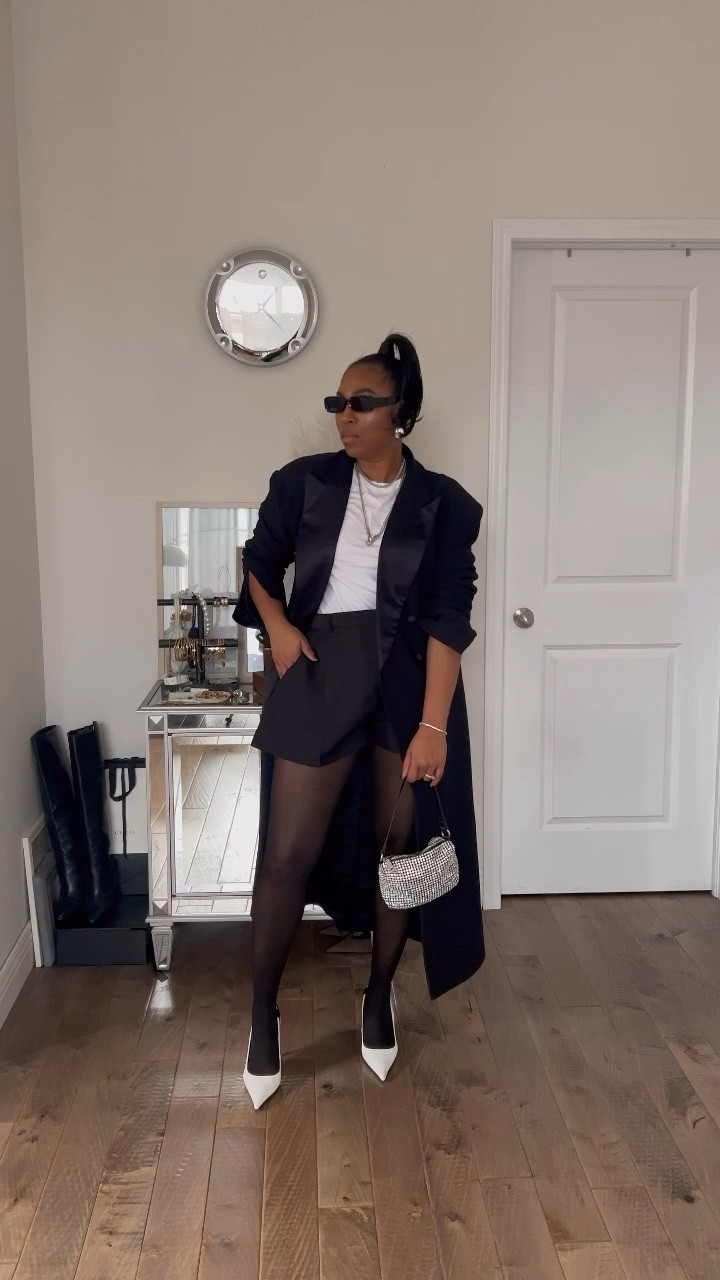 Tuxedo fit 
Create a simple yet relaxed holiday glam fit like this one. 
Wearing sz 10 in shorts ( fits big) buy your true sz 



#LTKHoliday #LTKMidsize #LTKSeasonal